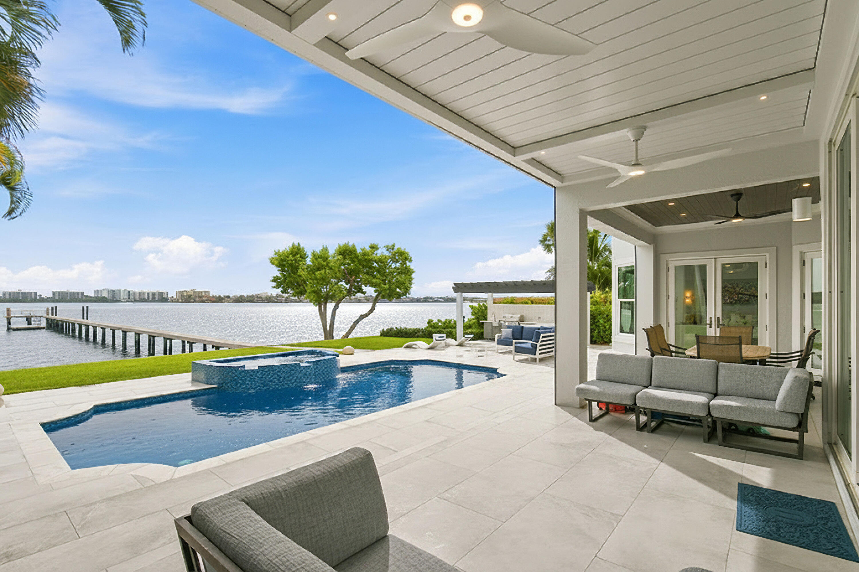 3 Lakeside Palms Court