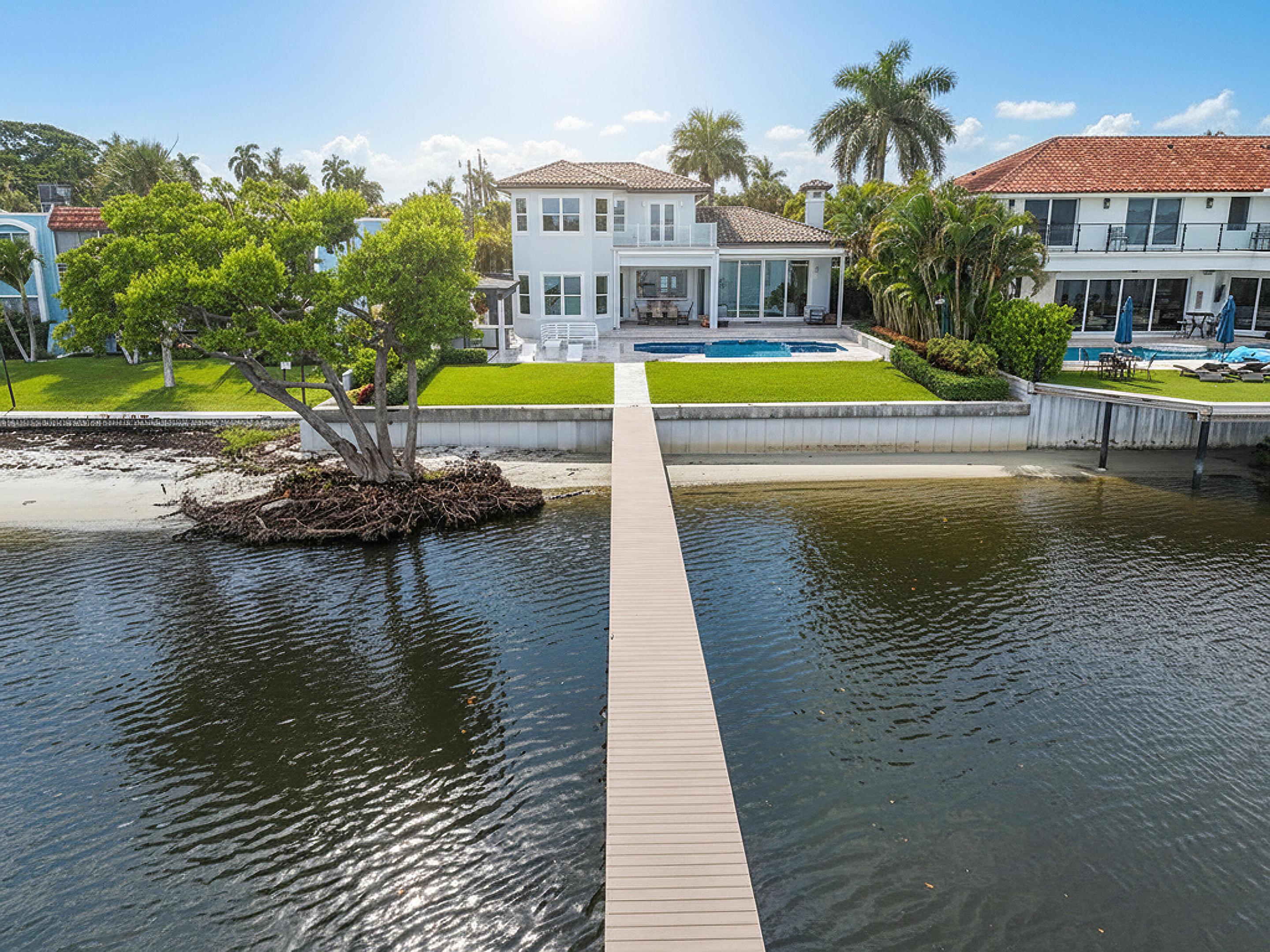 3 Lakeside Palms Court