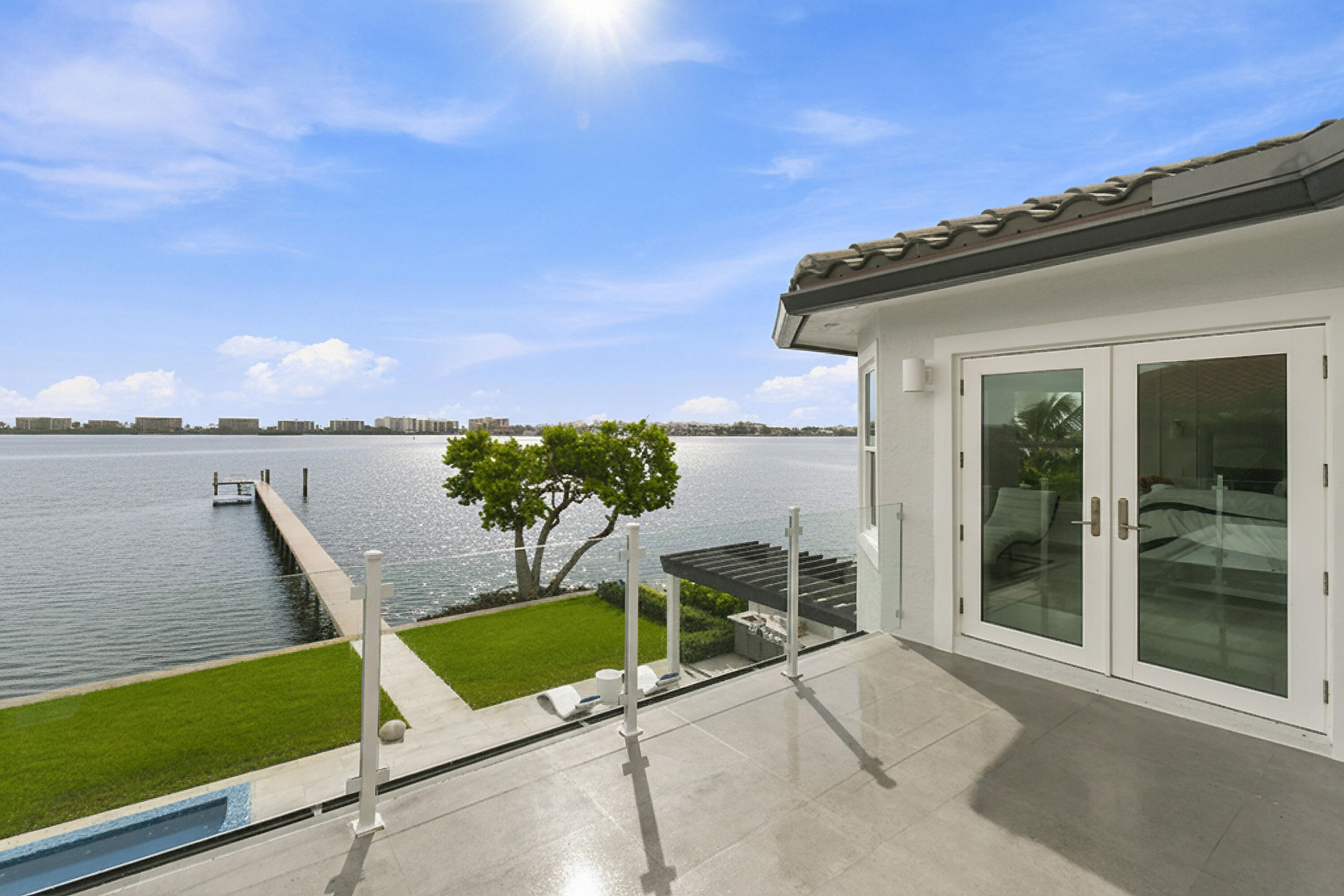 3 Lakeside Palms Court