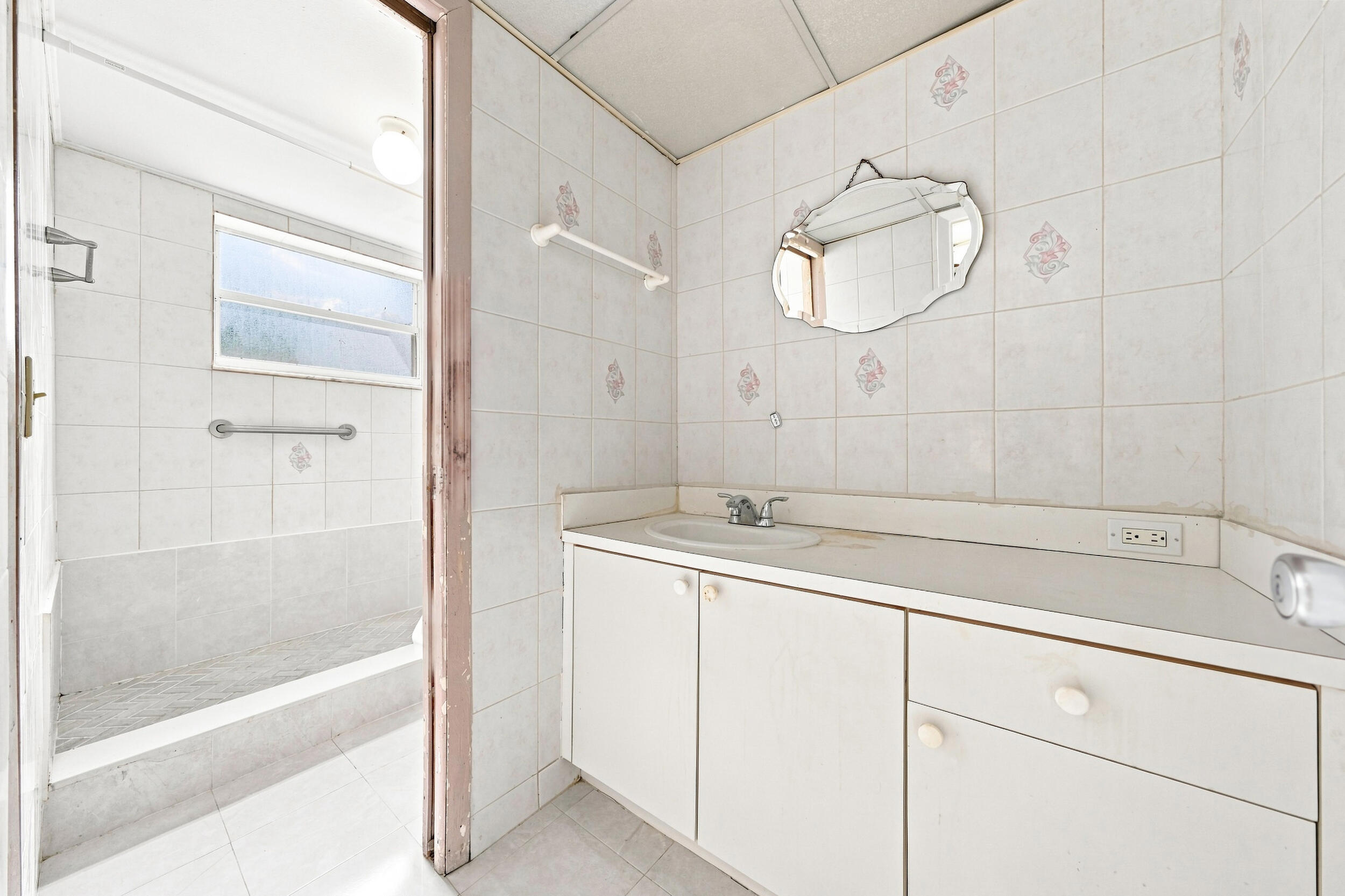 1750 W 46TH Street 242