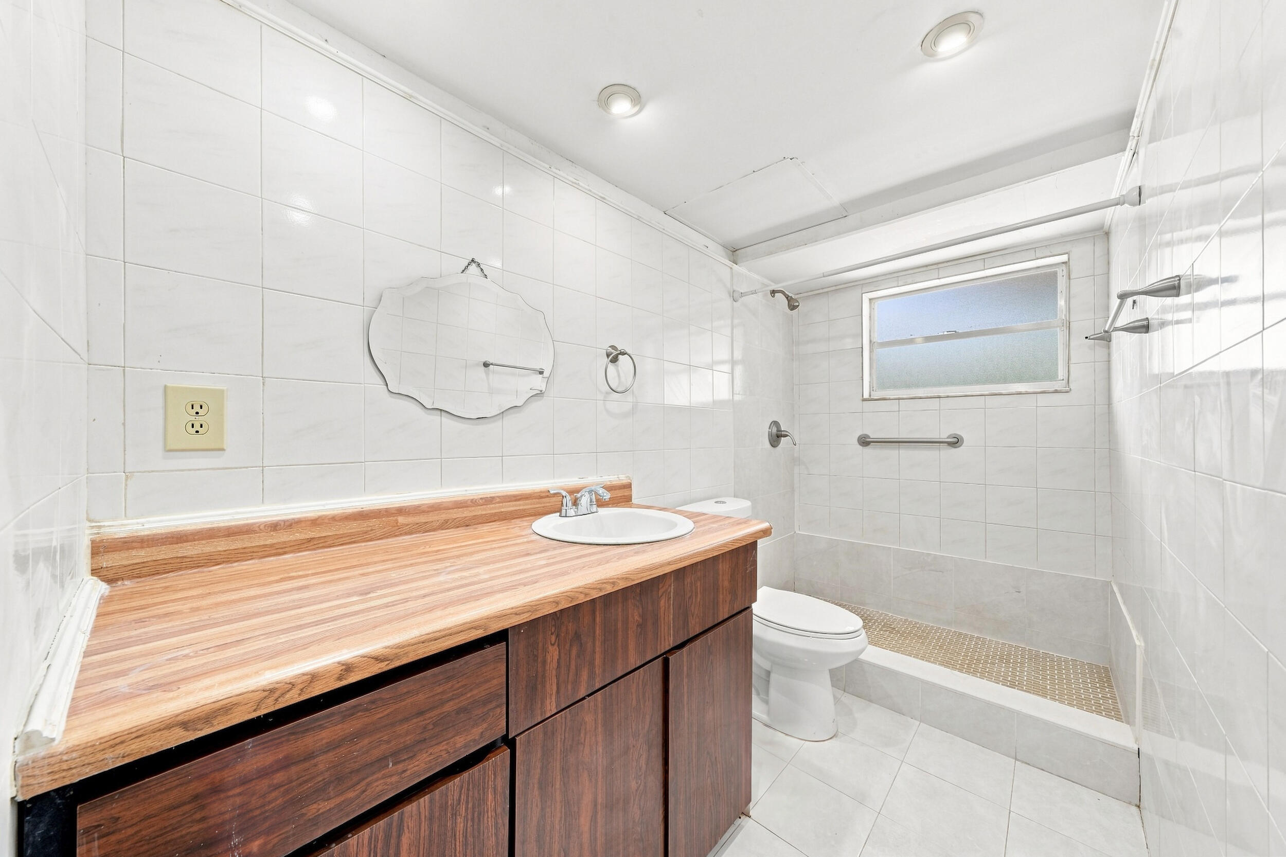 1750 W 46TH Street 242