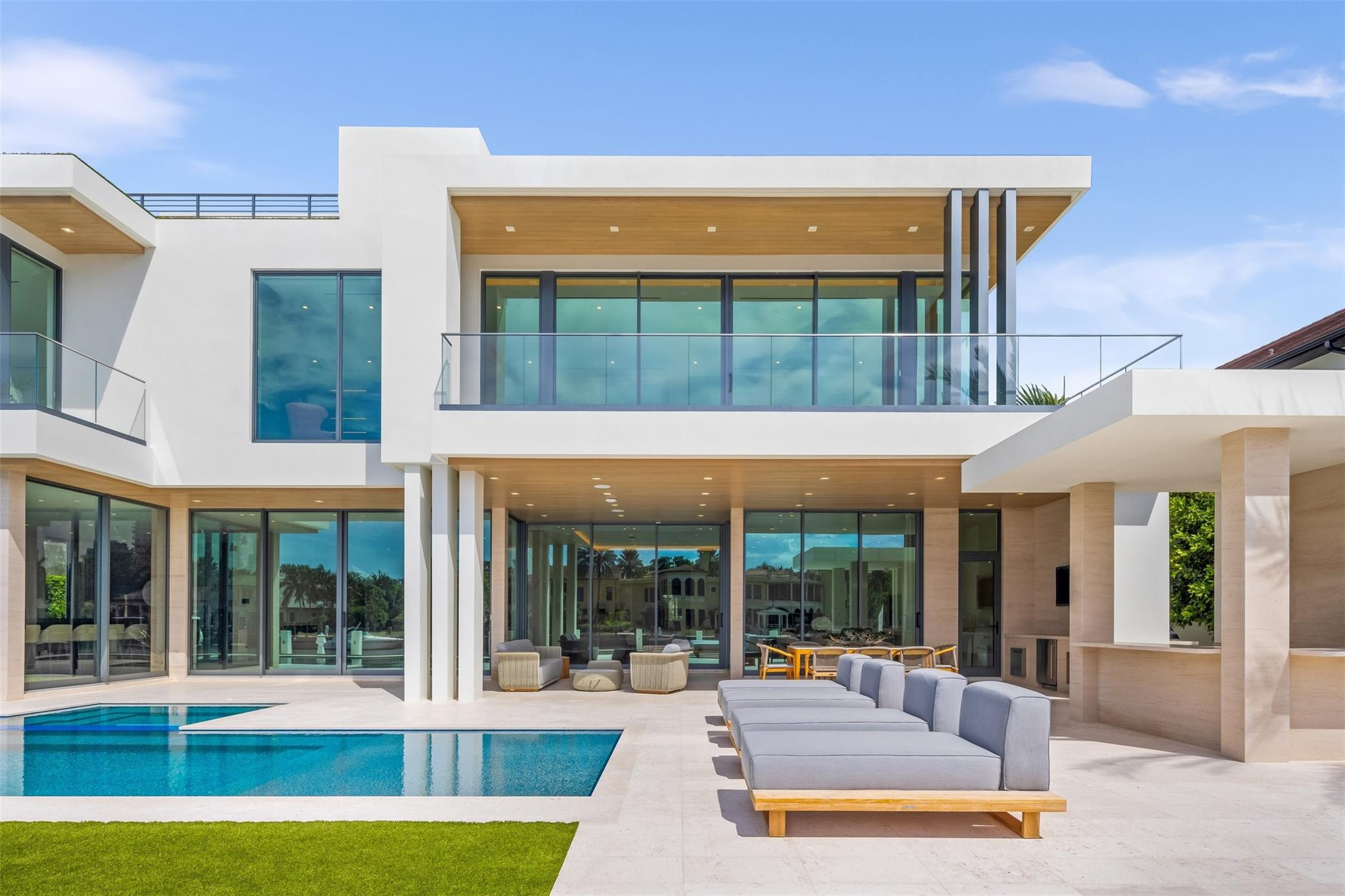 68 ISLA BAHIA Drive