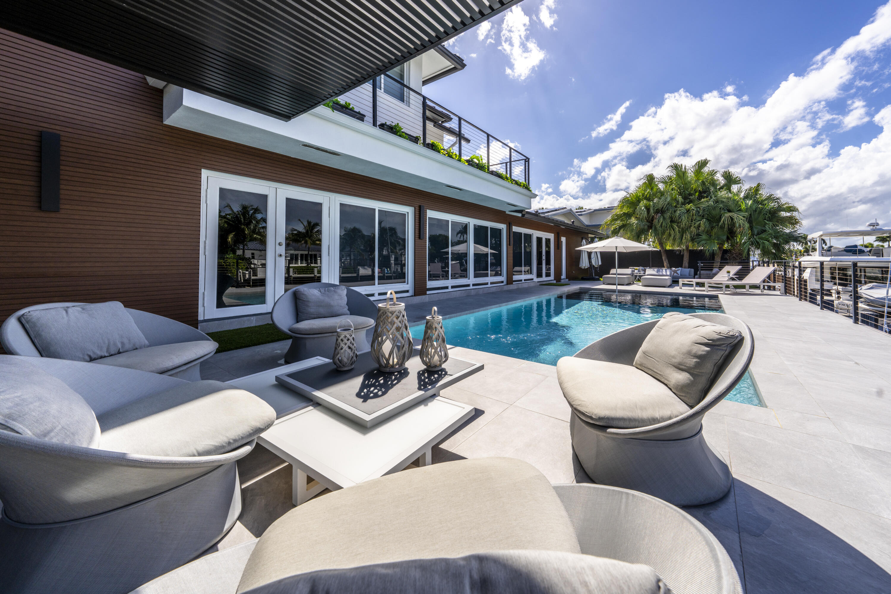 11 Castle Harbor Isle Drive