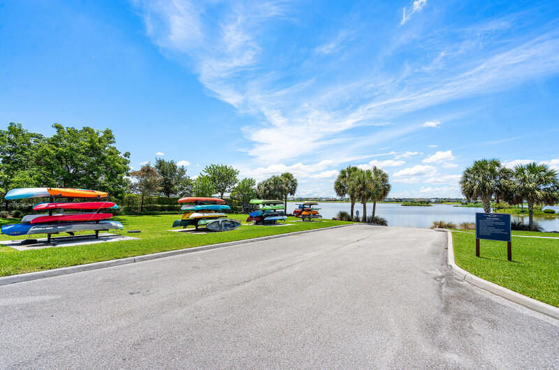 19552 BROAD SHORE Walk