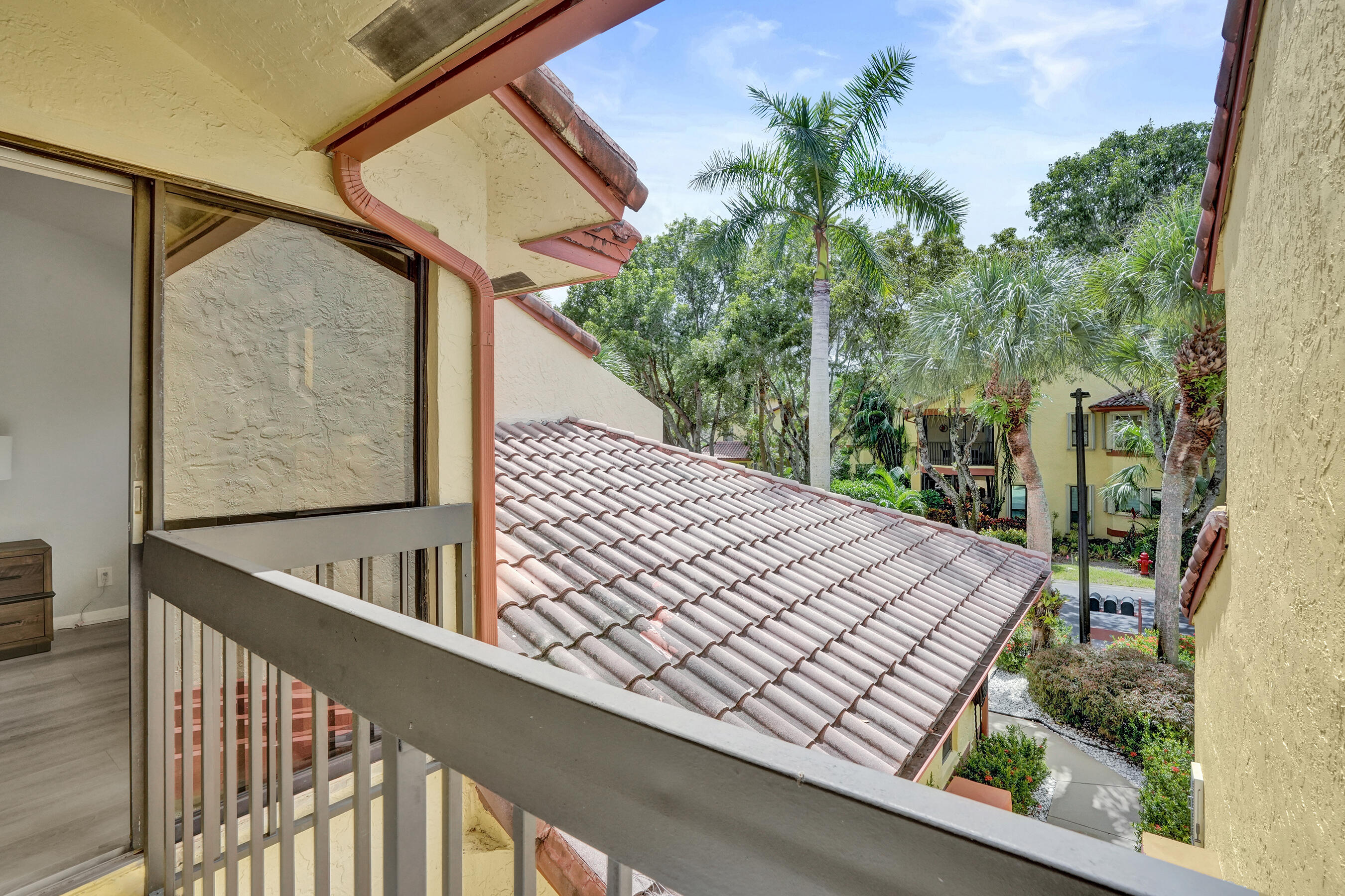5355 10th Fairway Drive 2