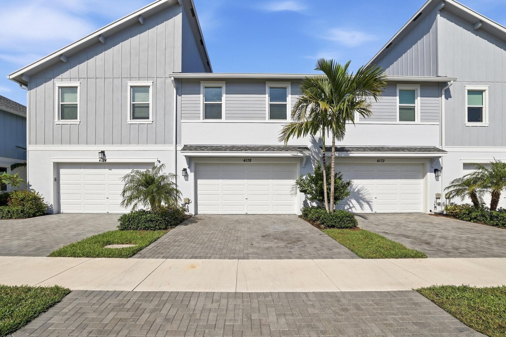 4178 S Longwood Lake Square