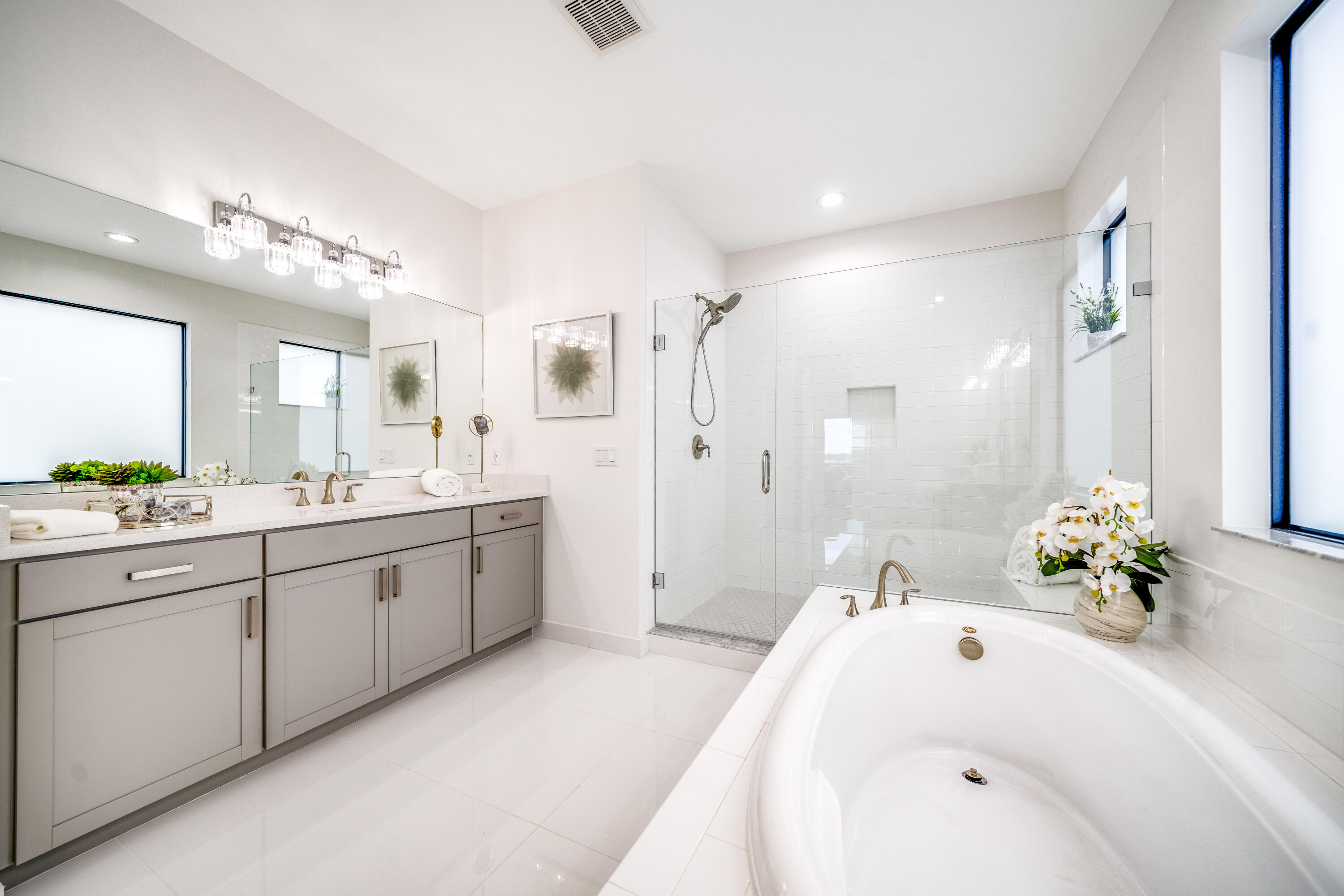 8635 GRAND PRIX Lane