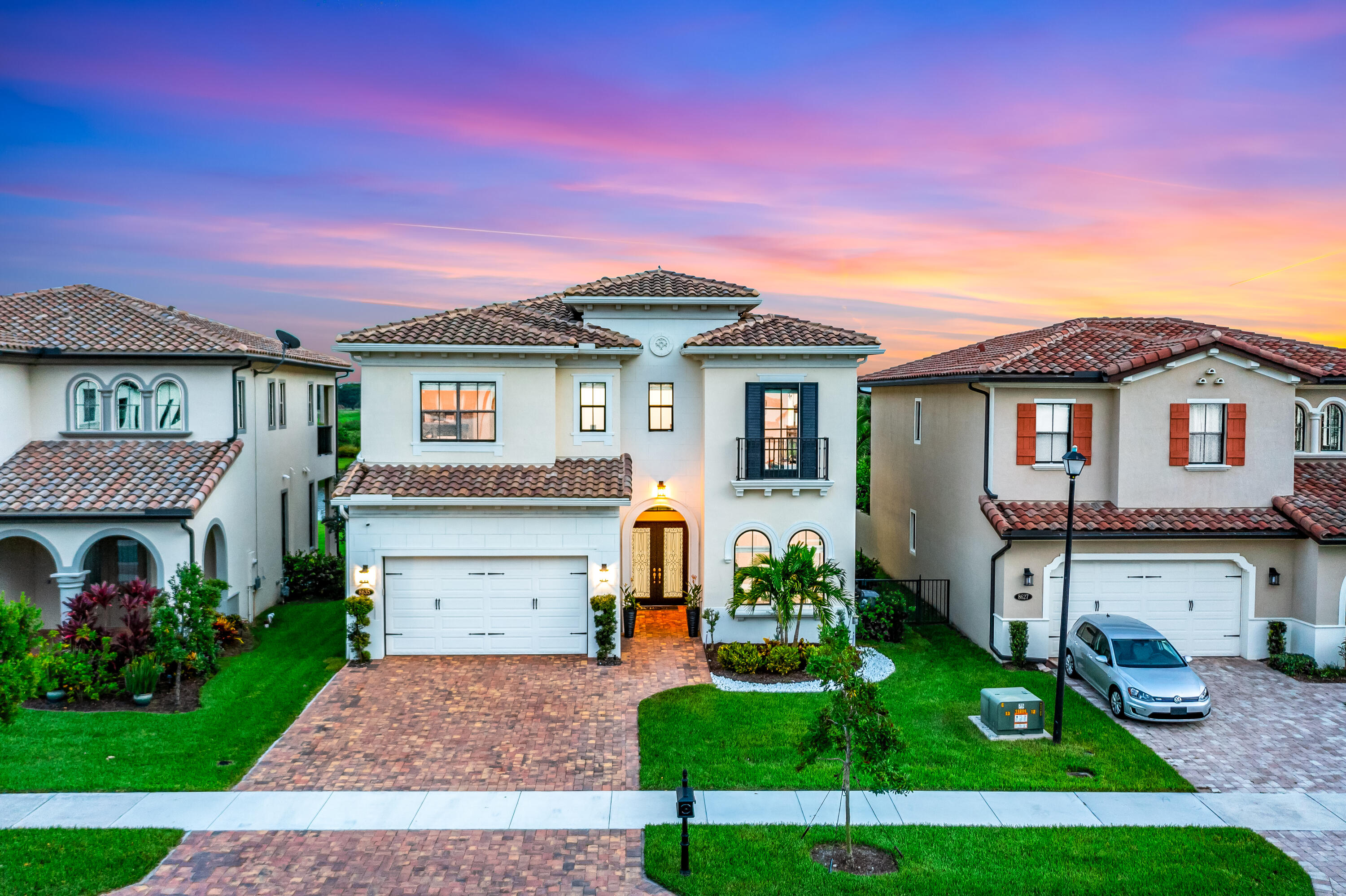 8635 GRAND PRIX Lane