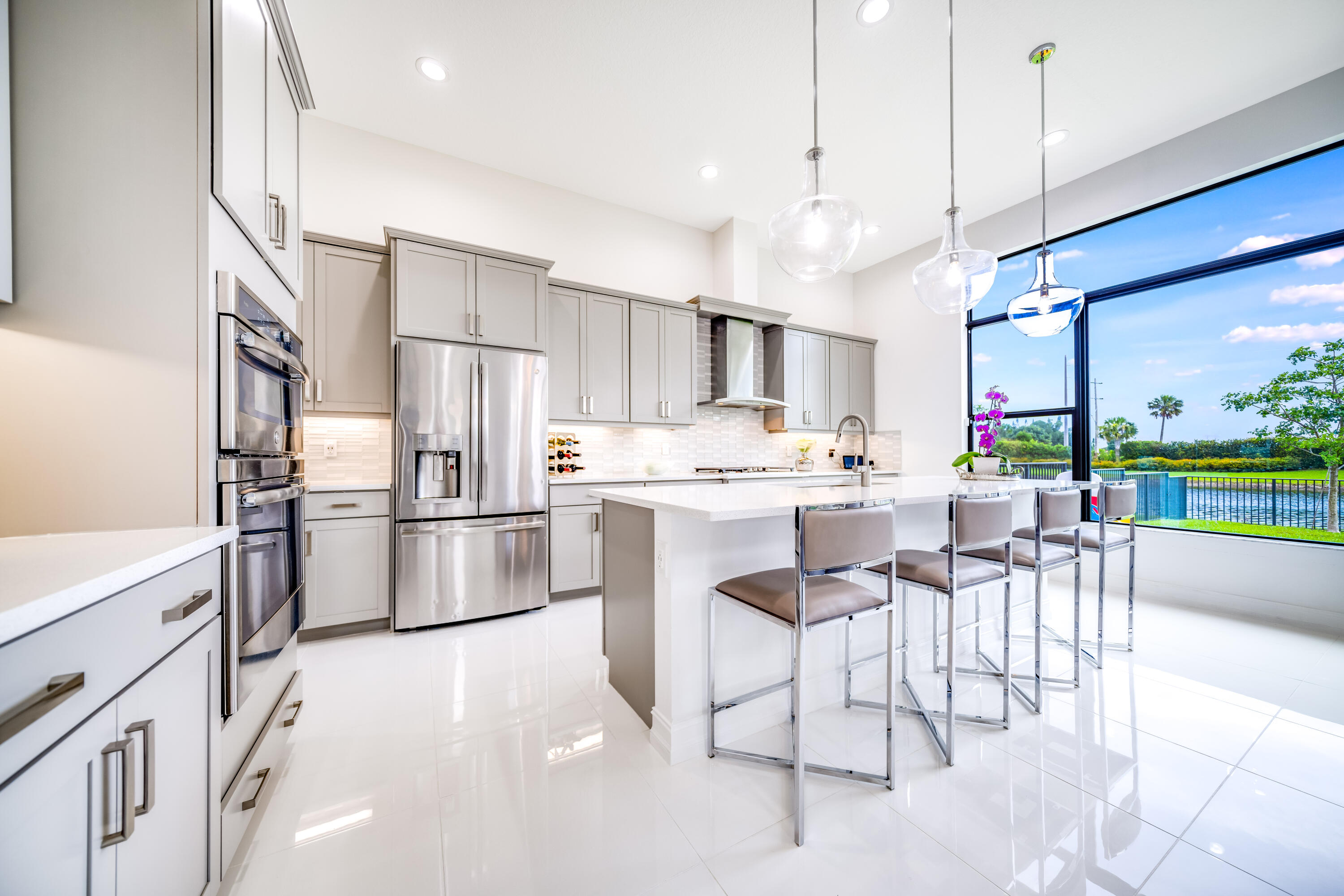 8635 GRAND PRIX Lane