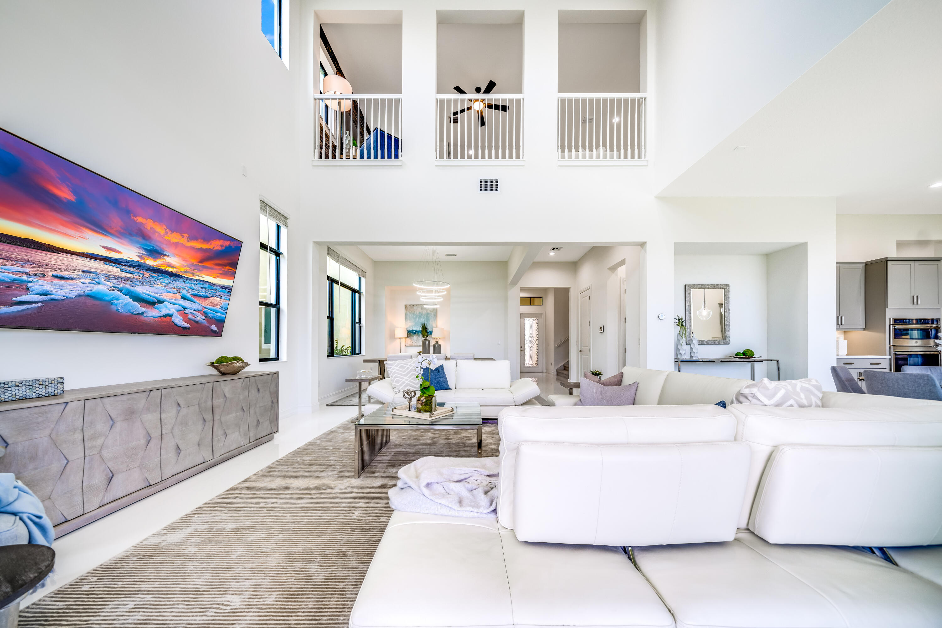 8635 GRAND PRIX Lane