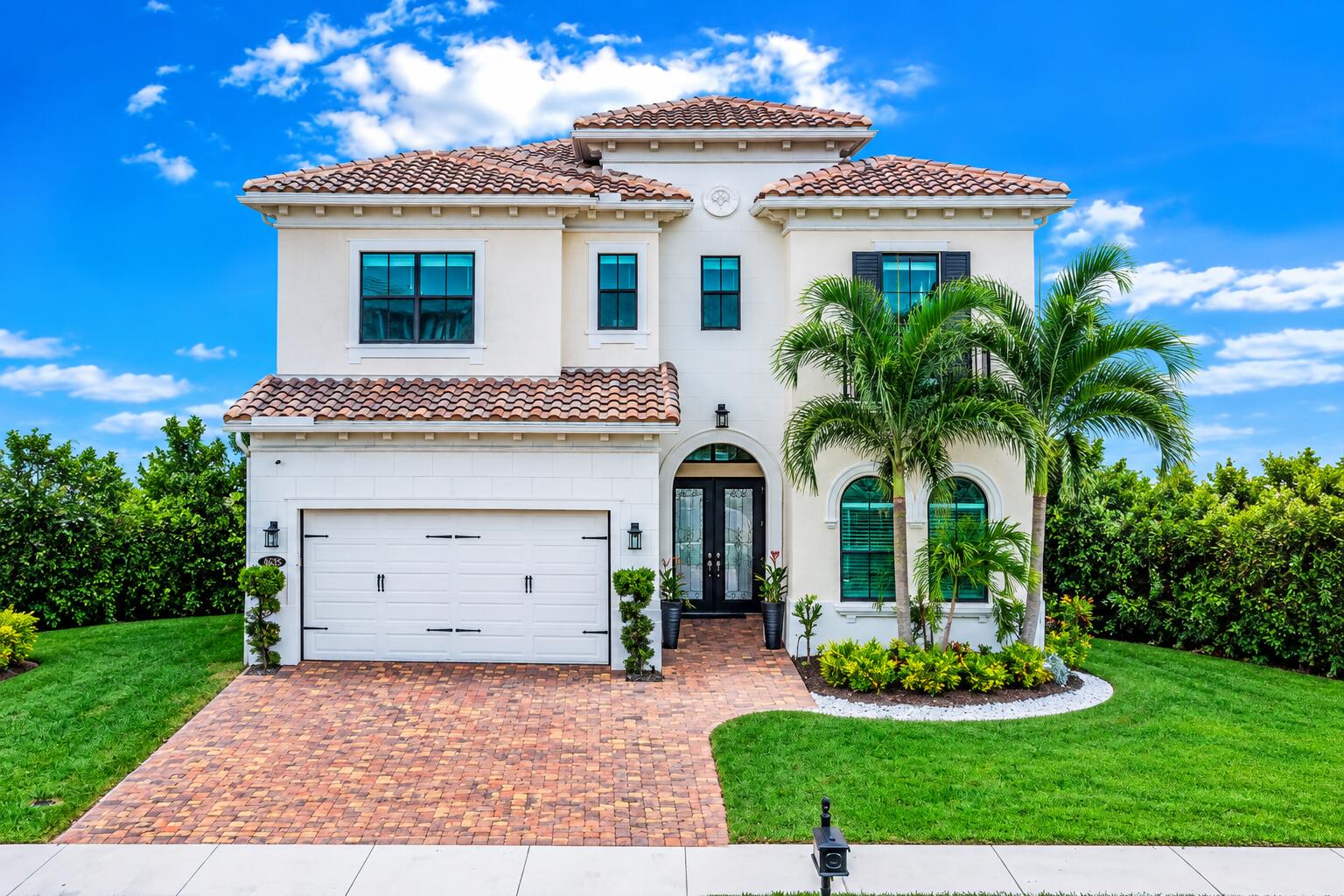 8635 GRAND PRIX Lane