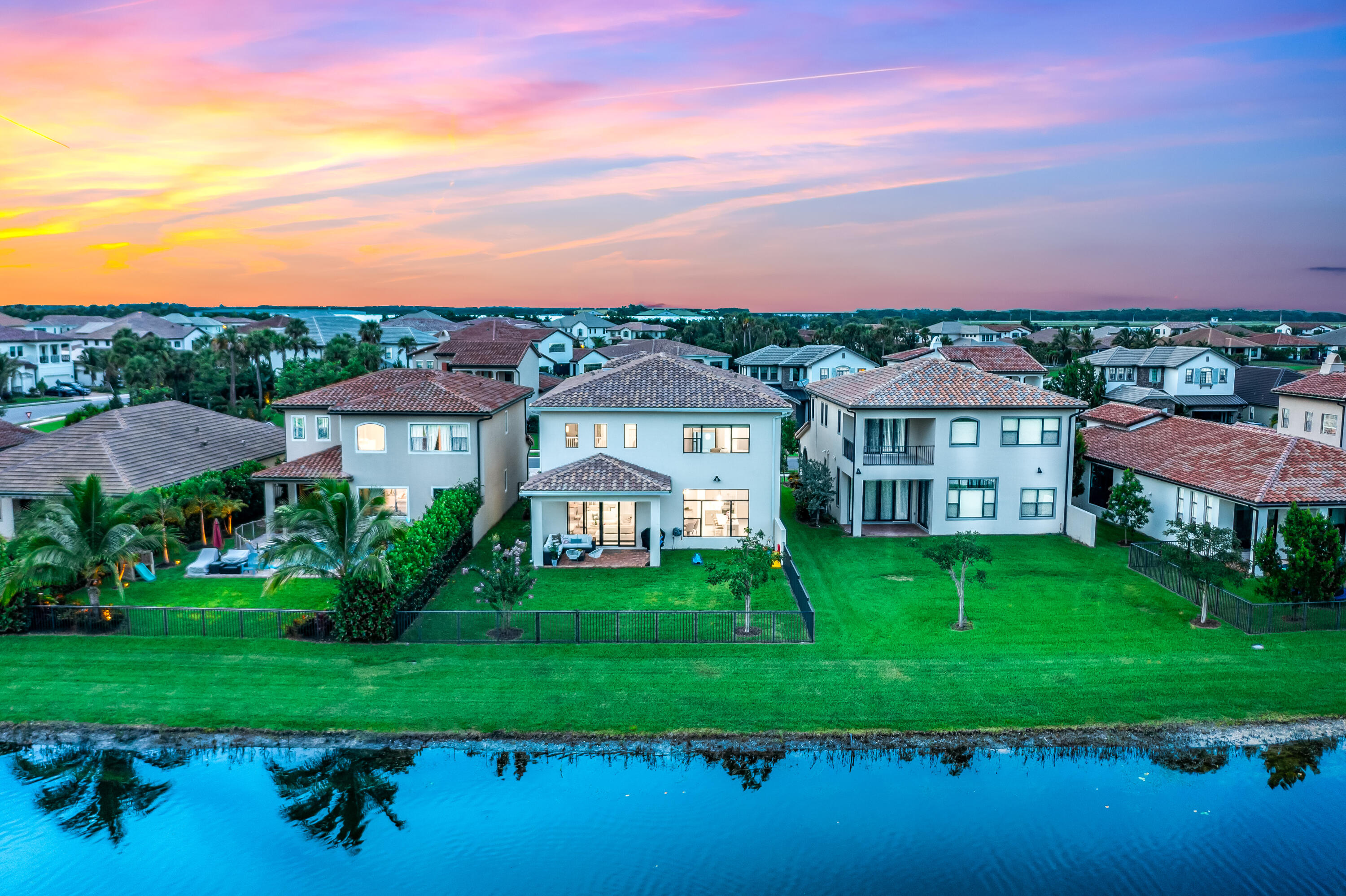 8635 GRAND PRIX Lane