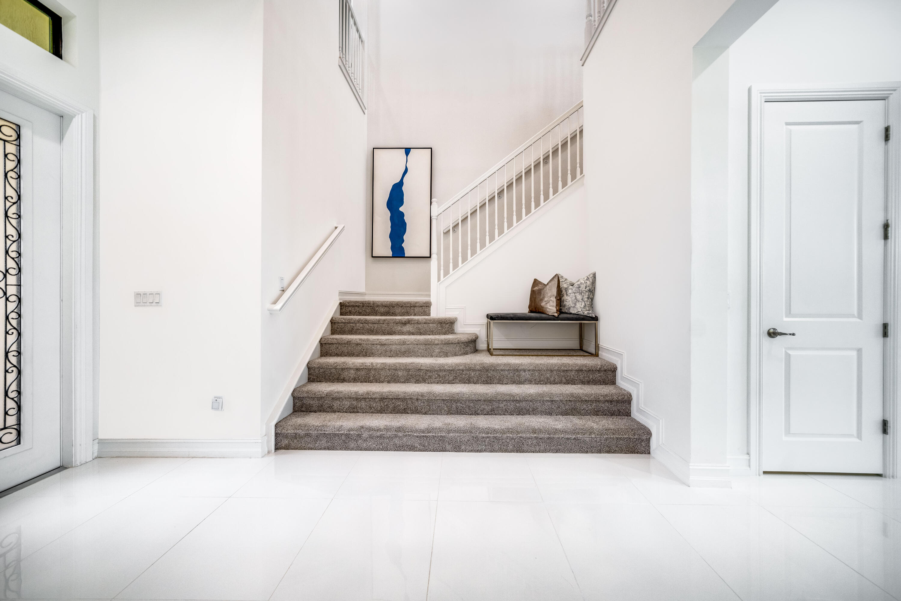 8635 GRAND PRIX Lane