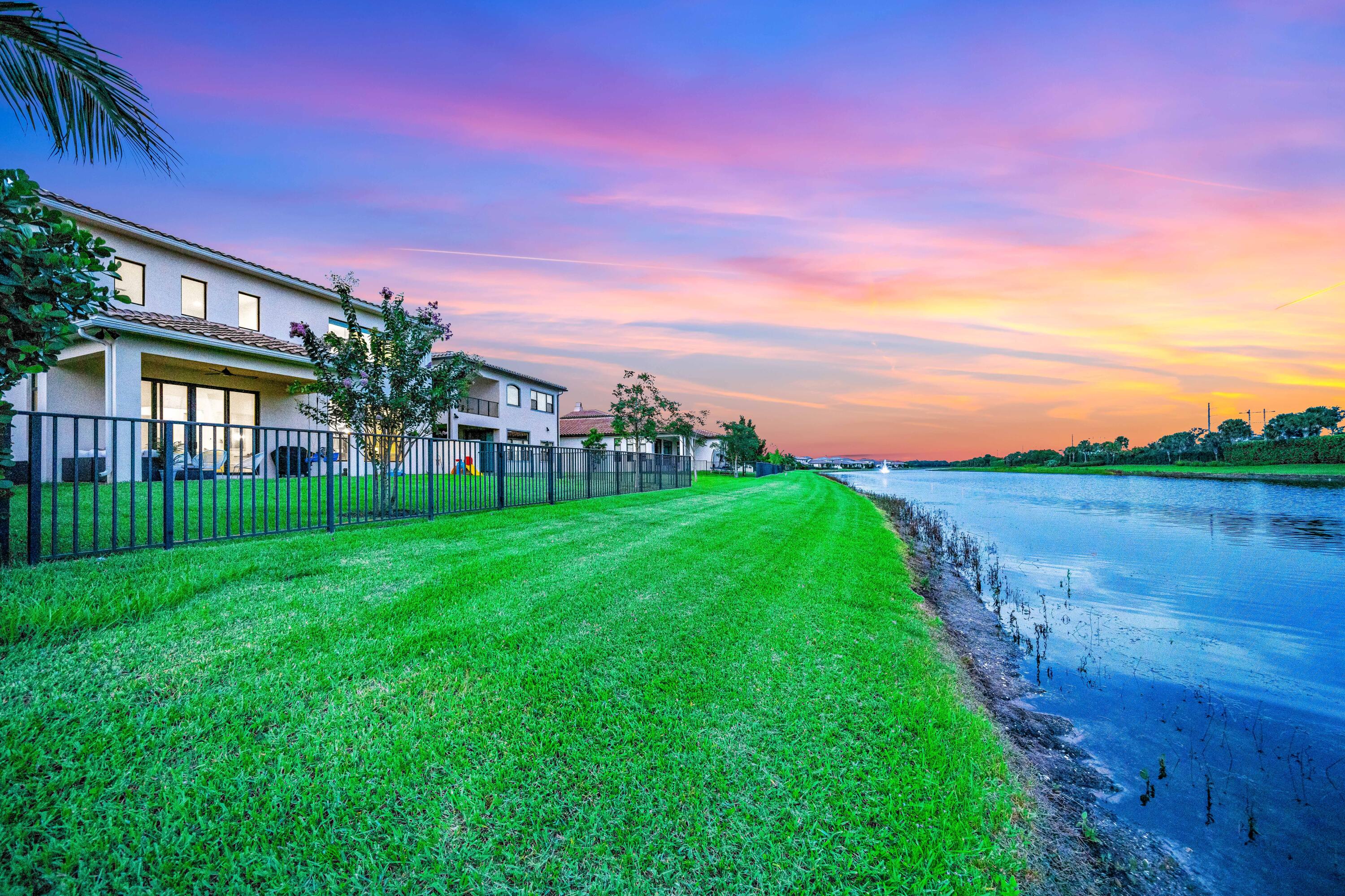 8635 GRAND PRIX Lane