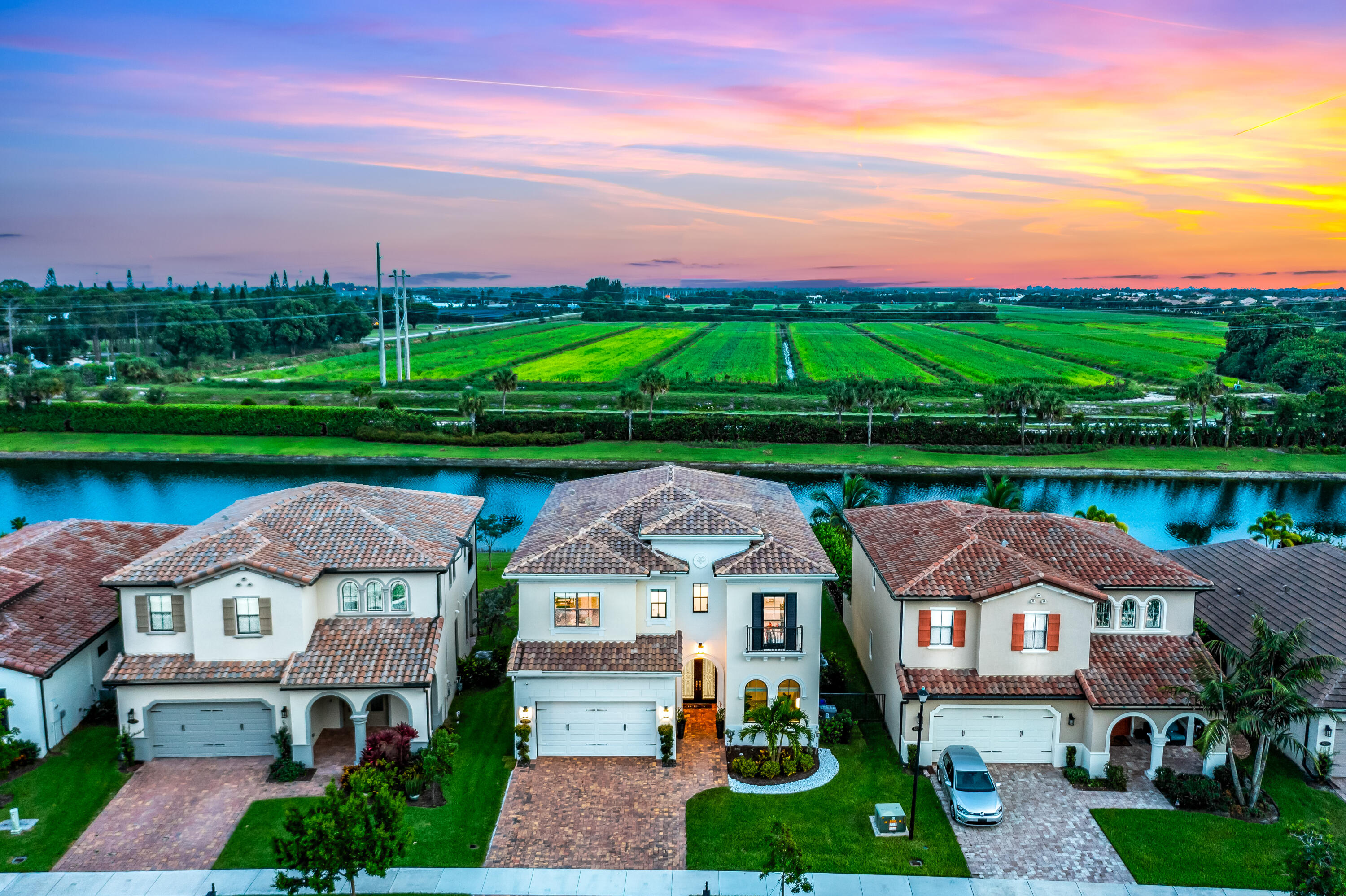 8635 GRAND PRIX Lane