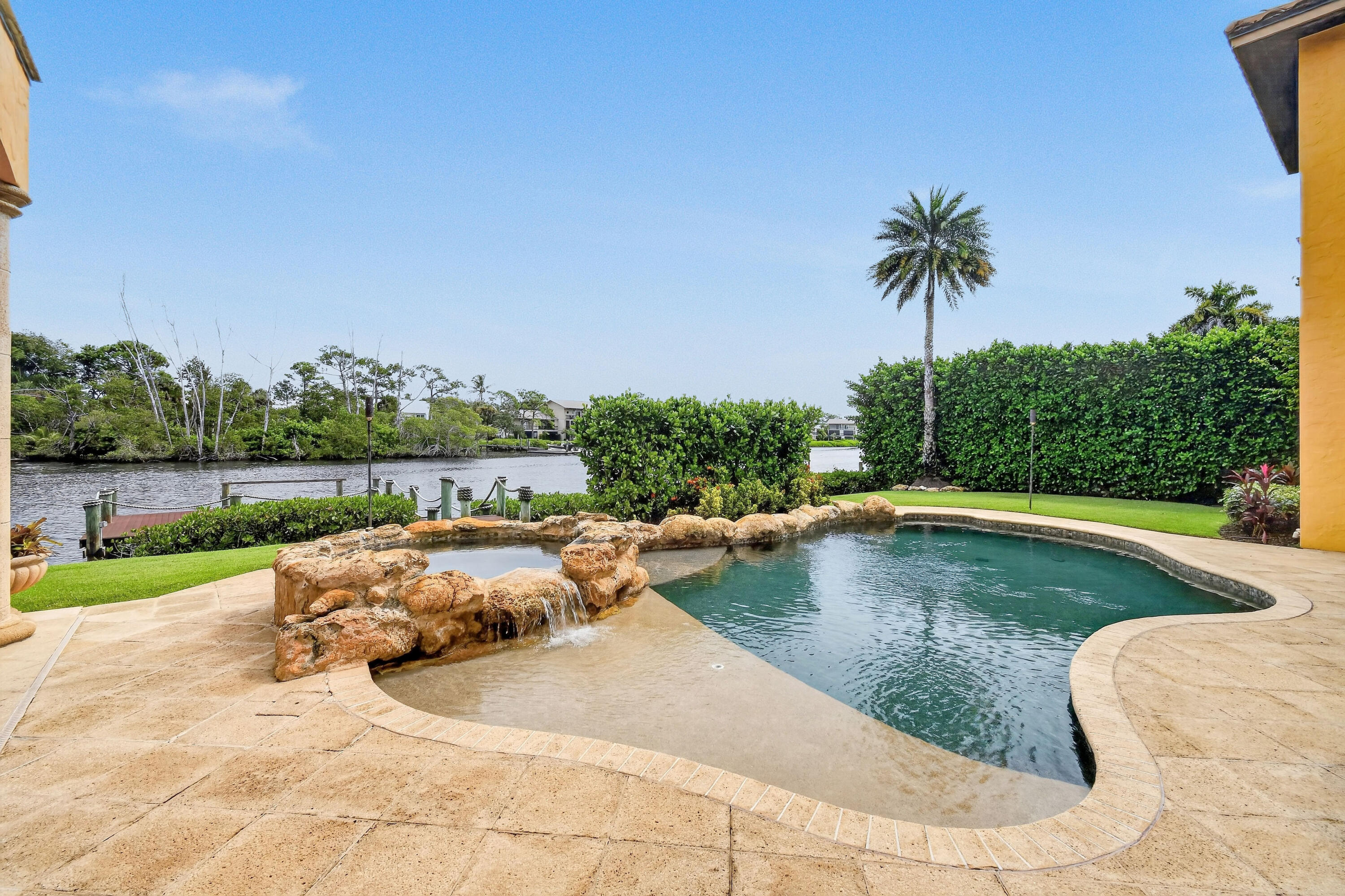 18519 SE Palm Island Lane
