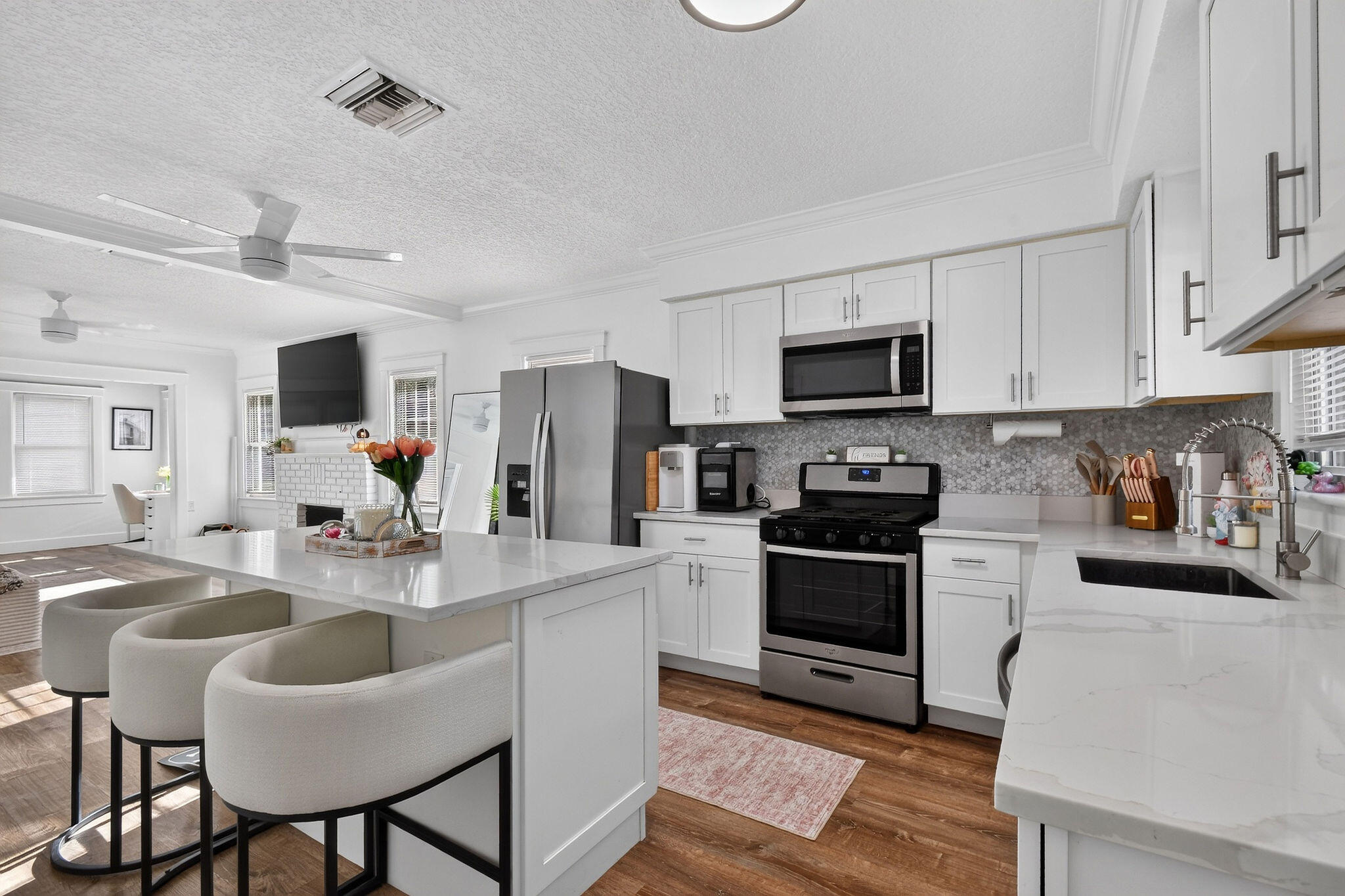 415 Greenbriar Drive