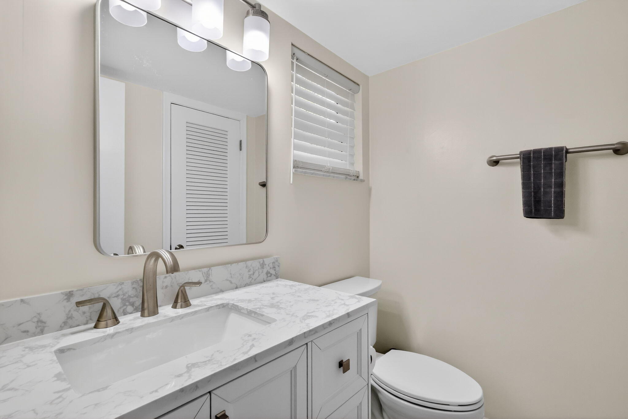 2615 NE 1ST Court 201