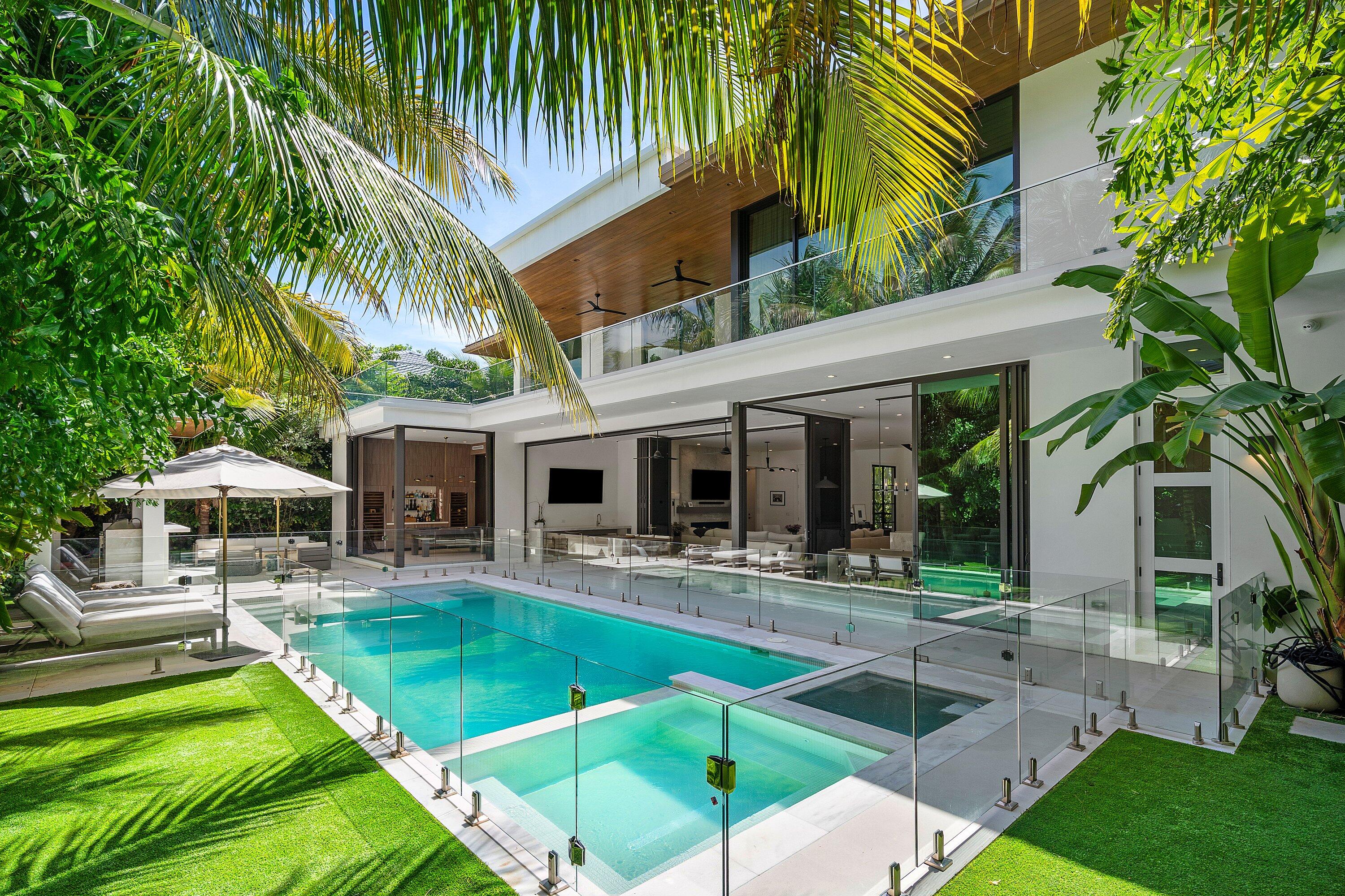 735 W Fern Drive