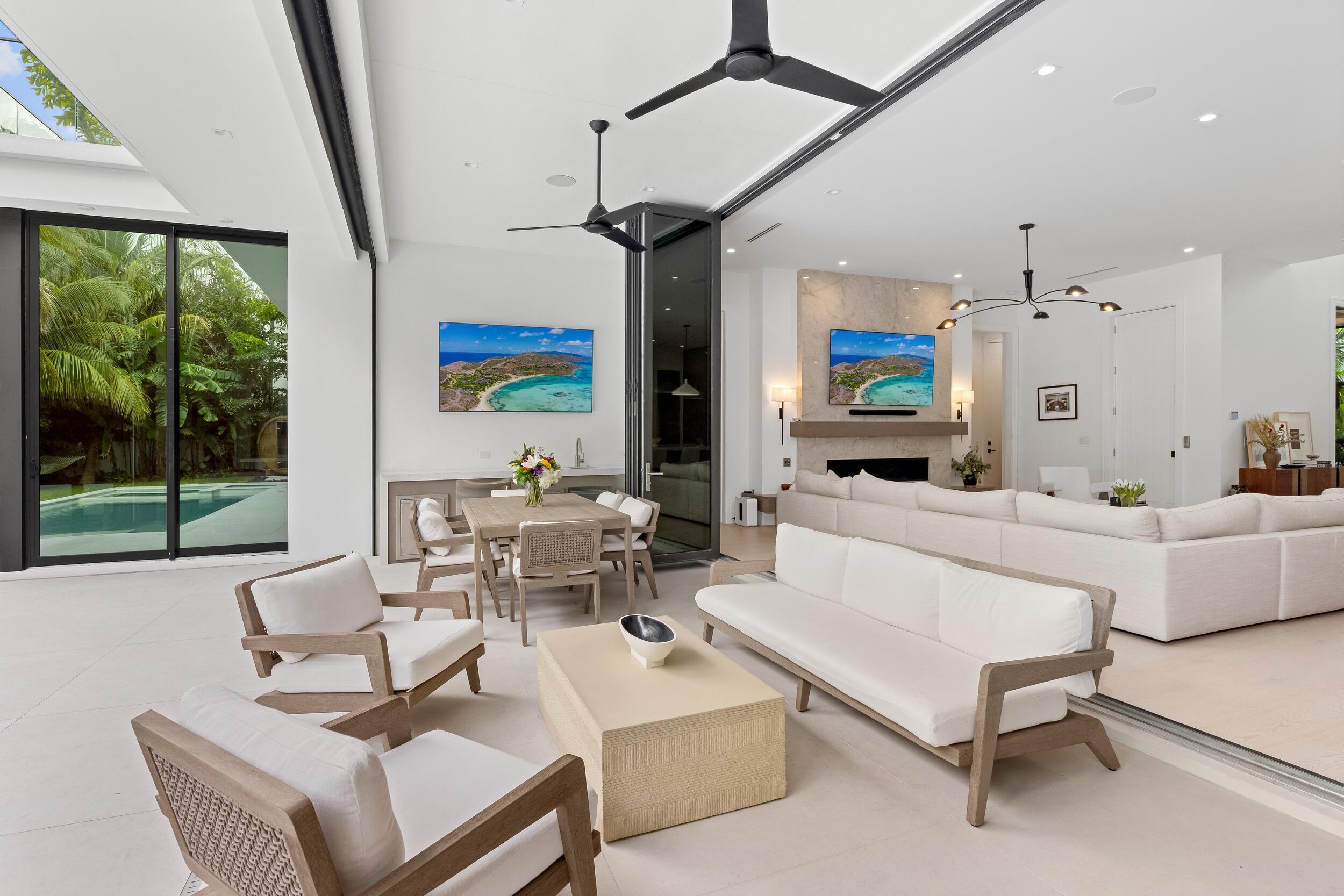 735 W Fern Drive