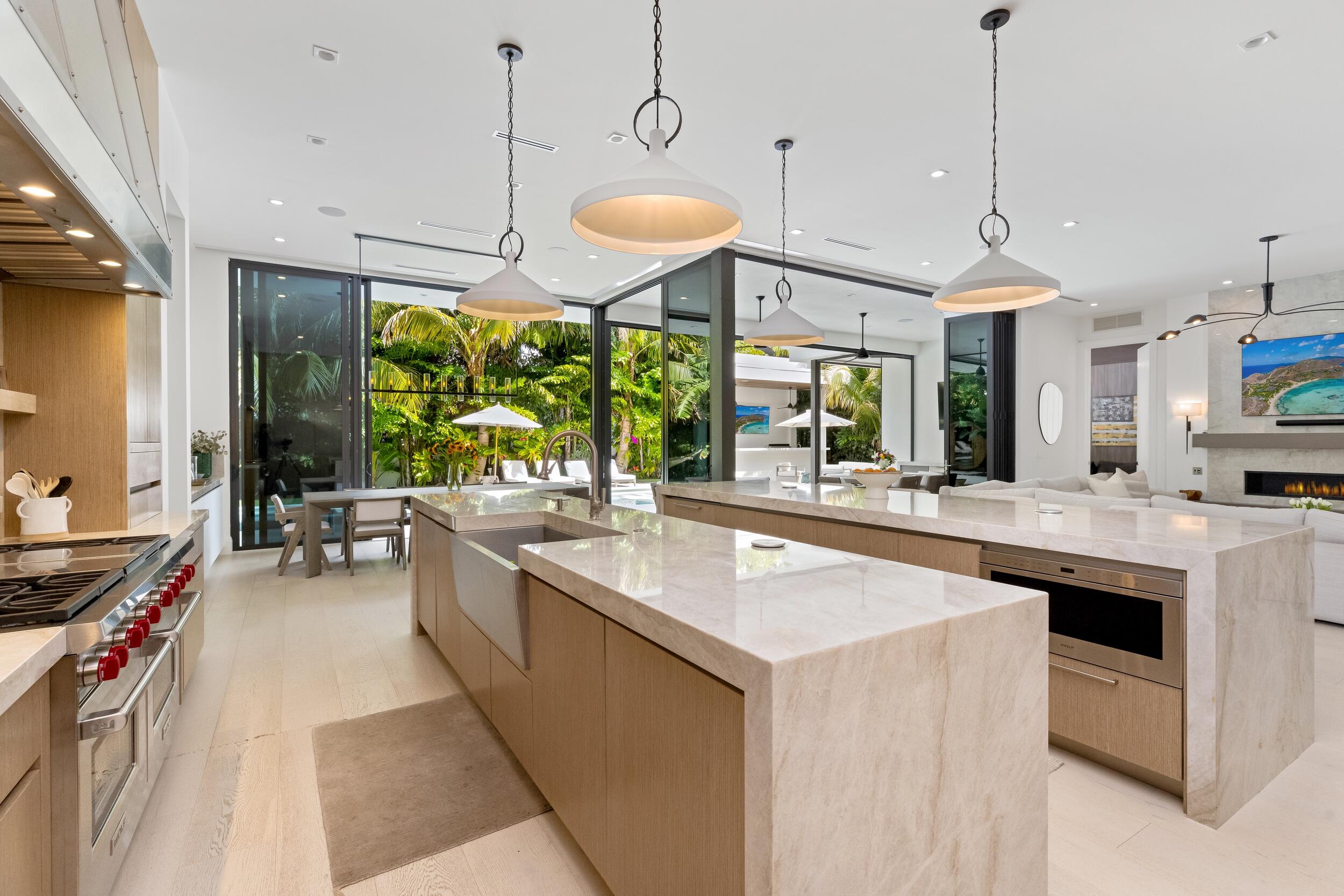735 W Fern Drive