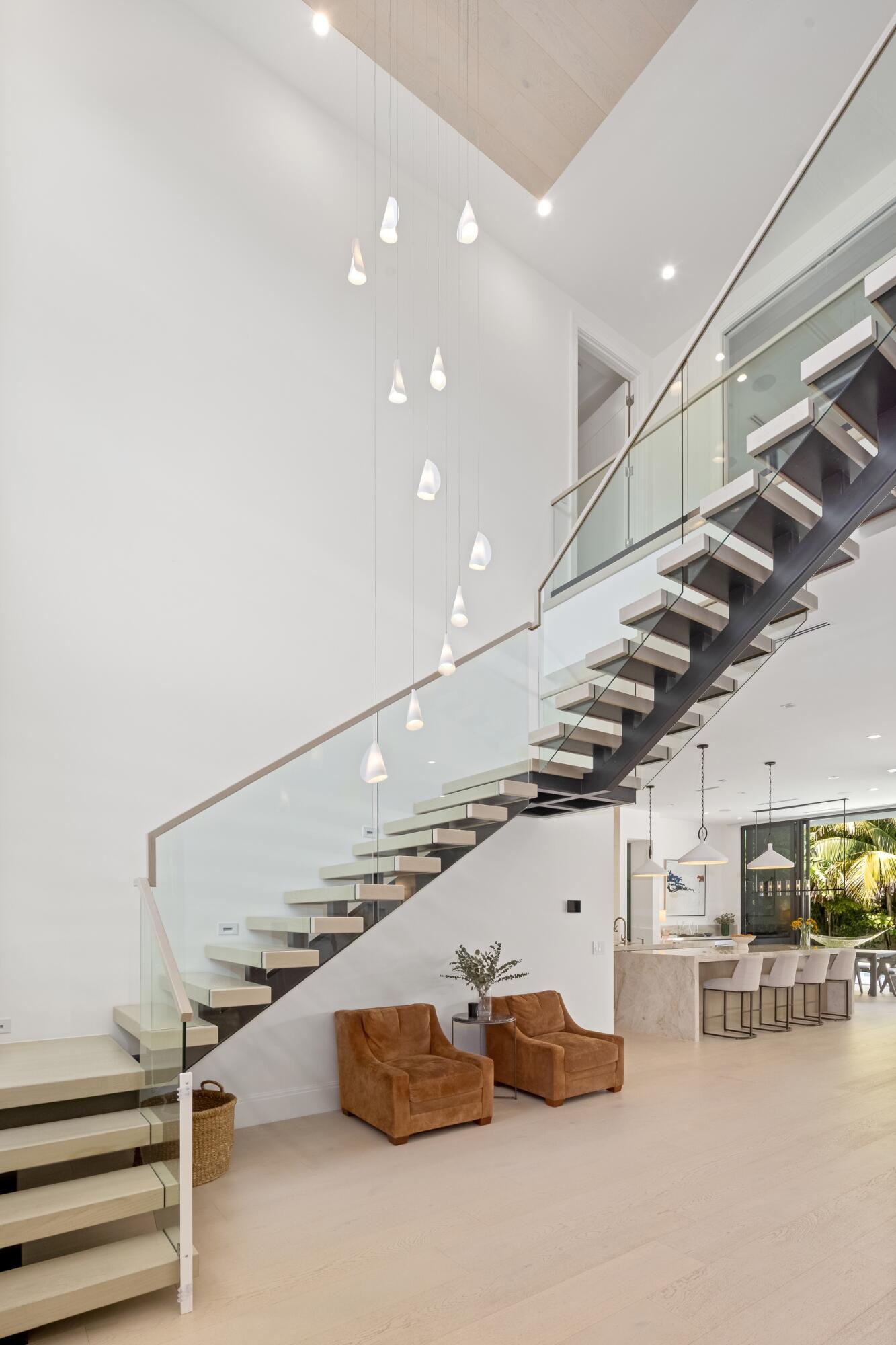 735 W Fern Drive