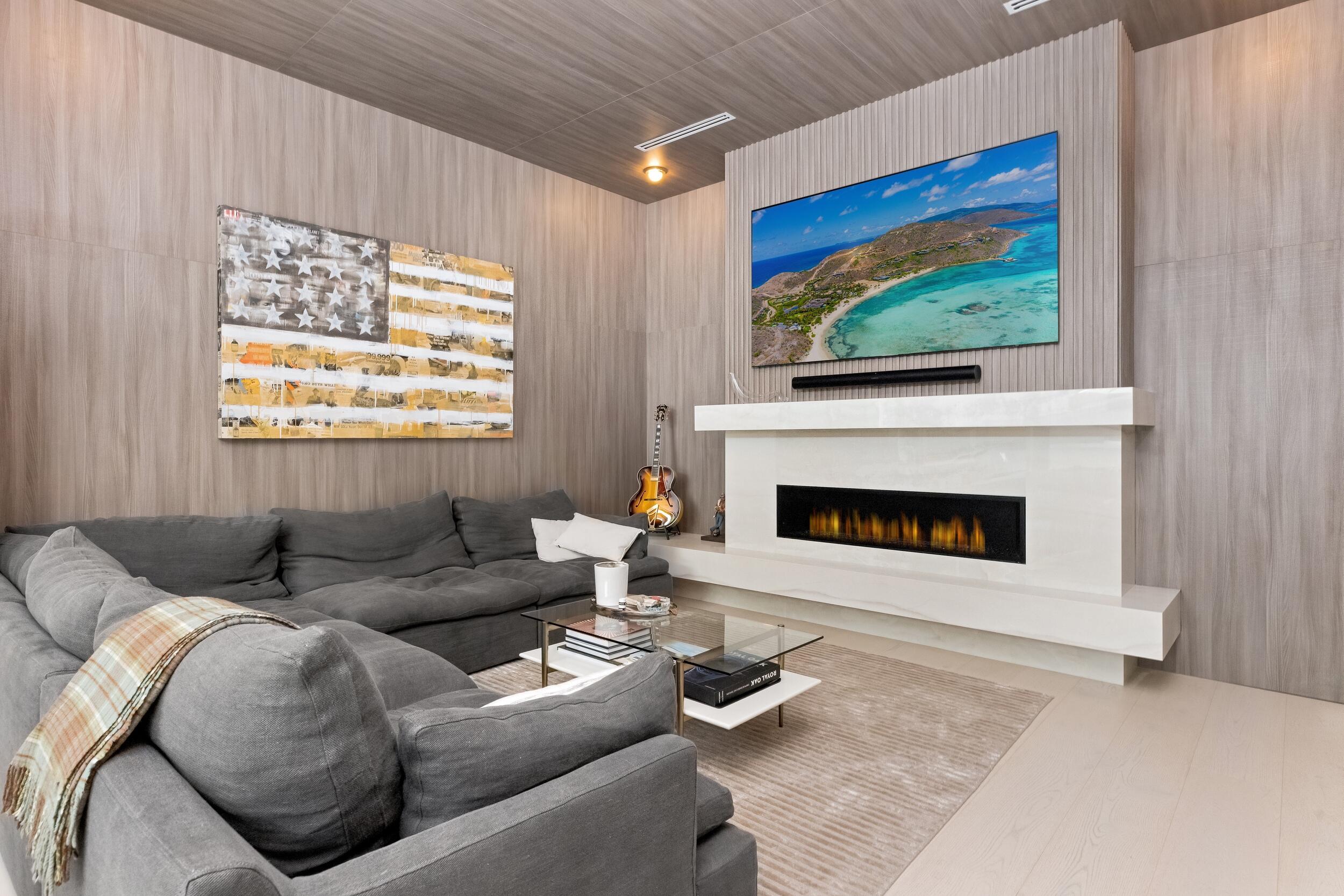 735 W Fern Drive