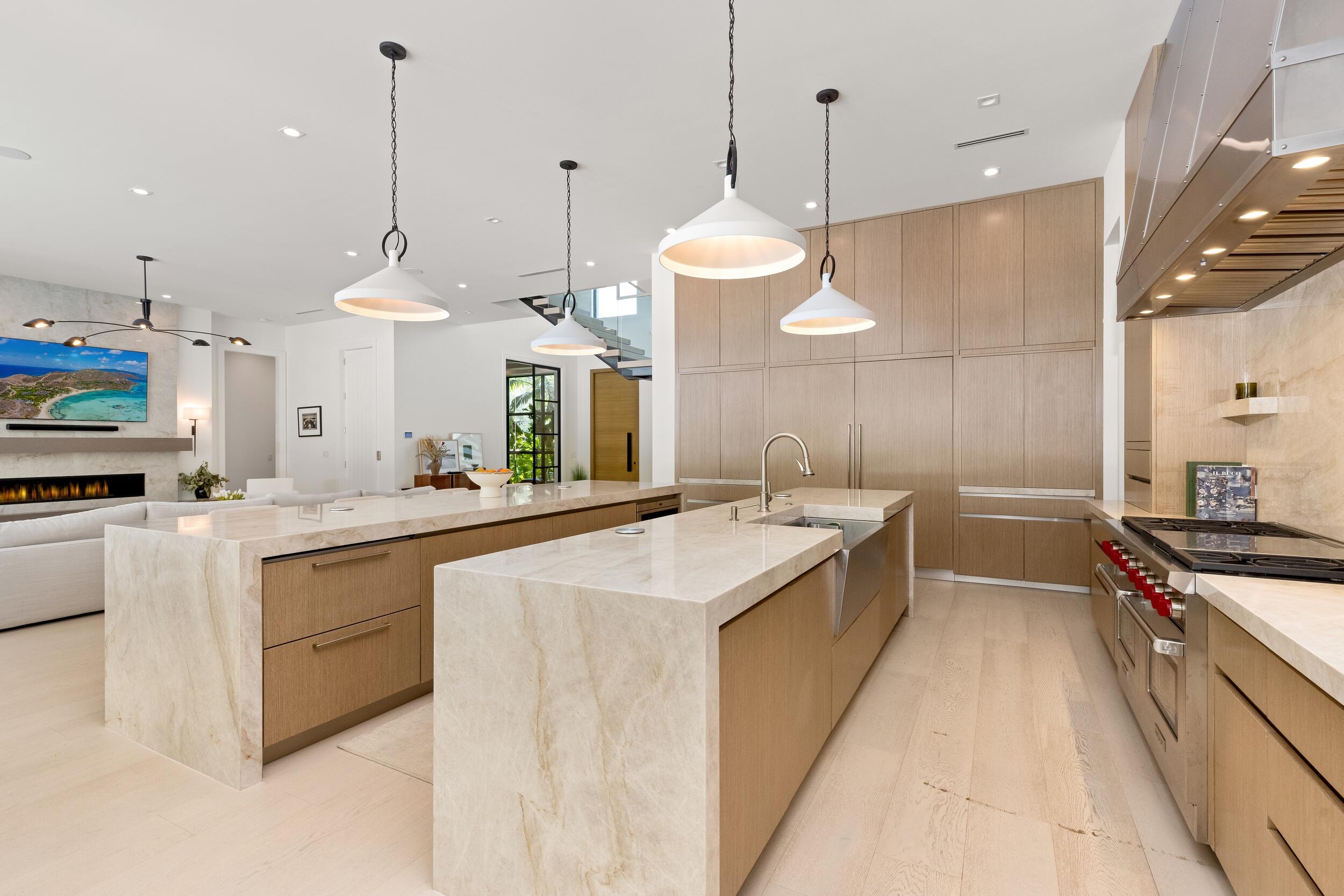 735 W Fern Drive