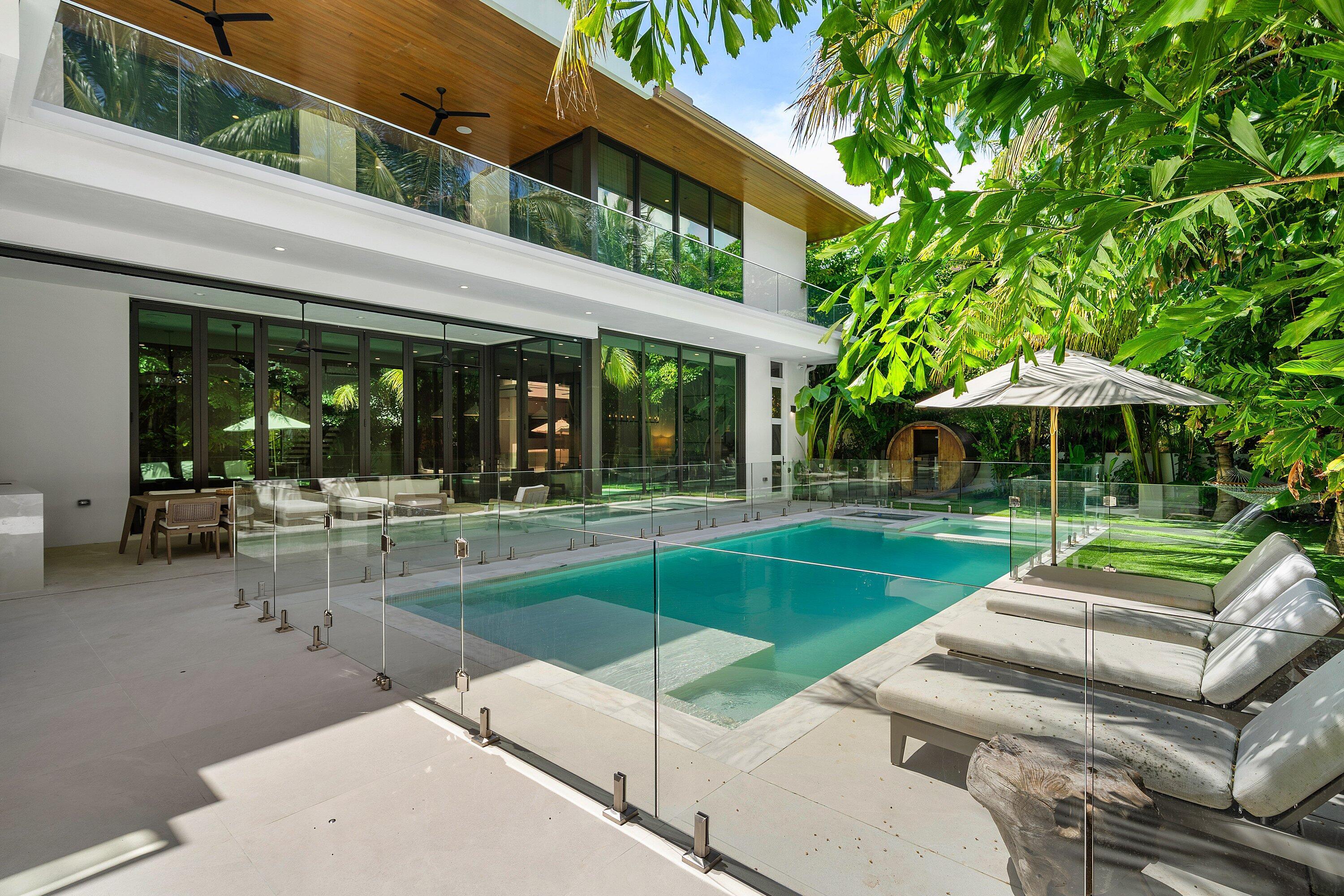 735 W Fern Drive