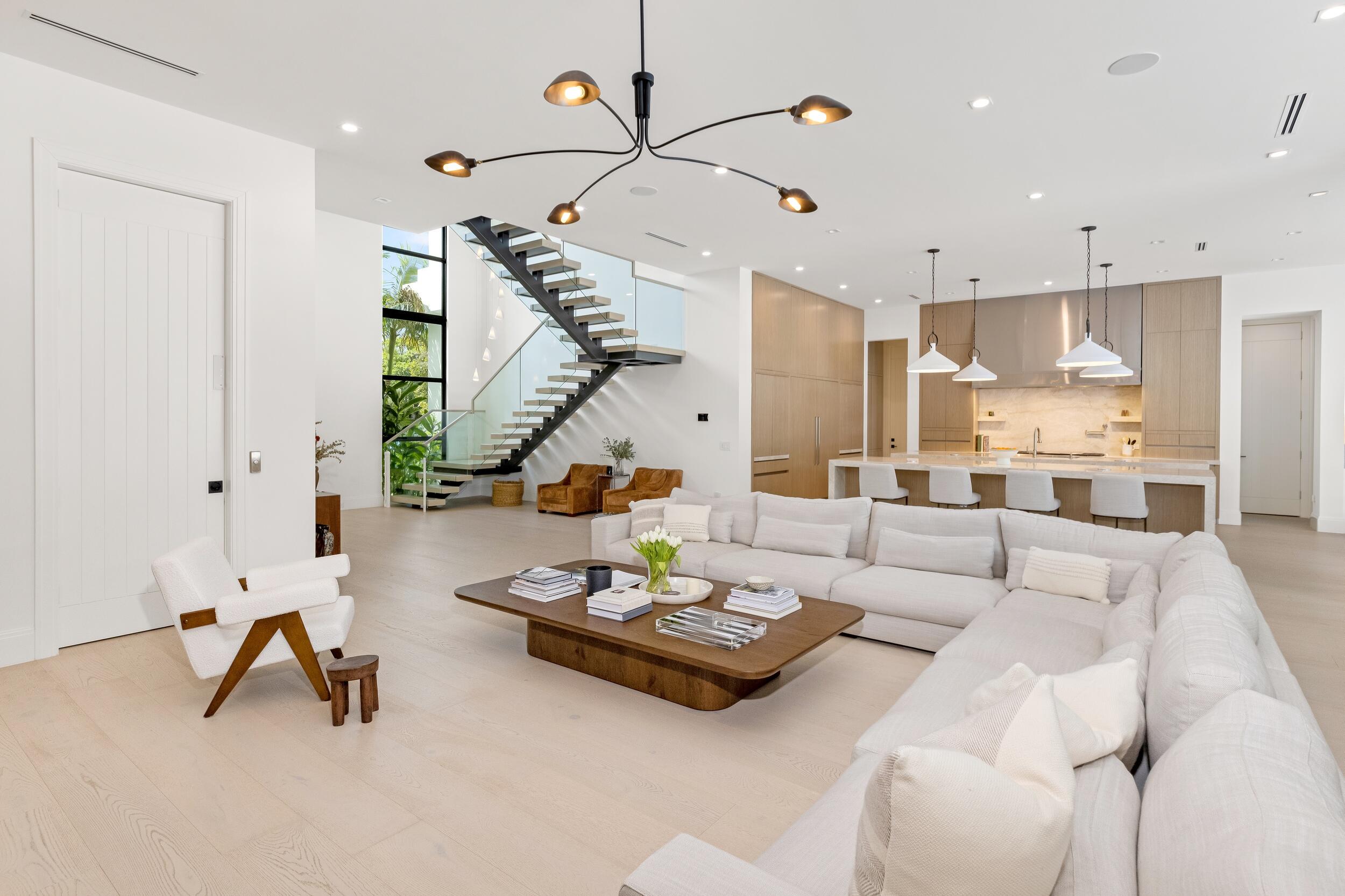 735 W Fern Drive