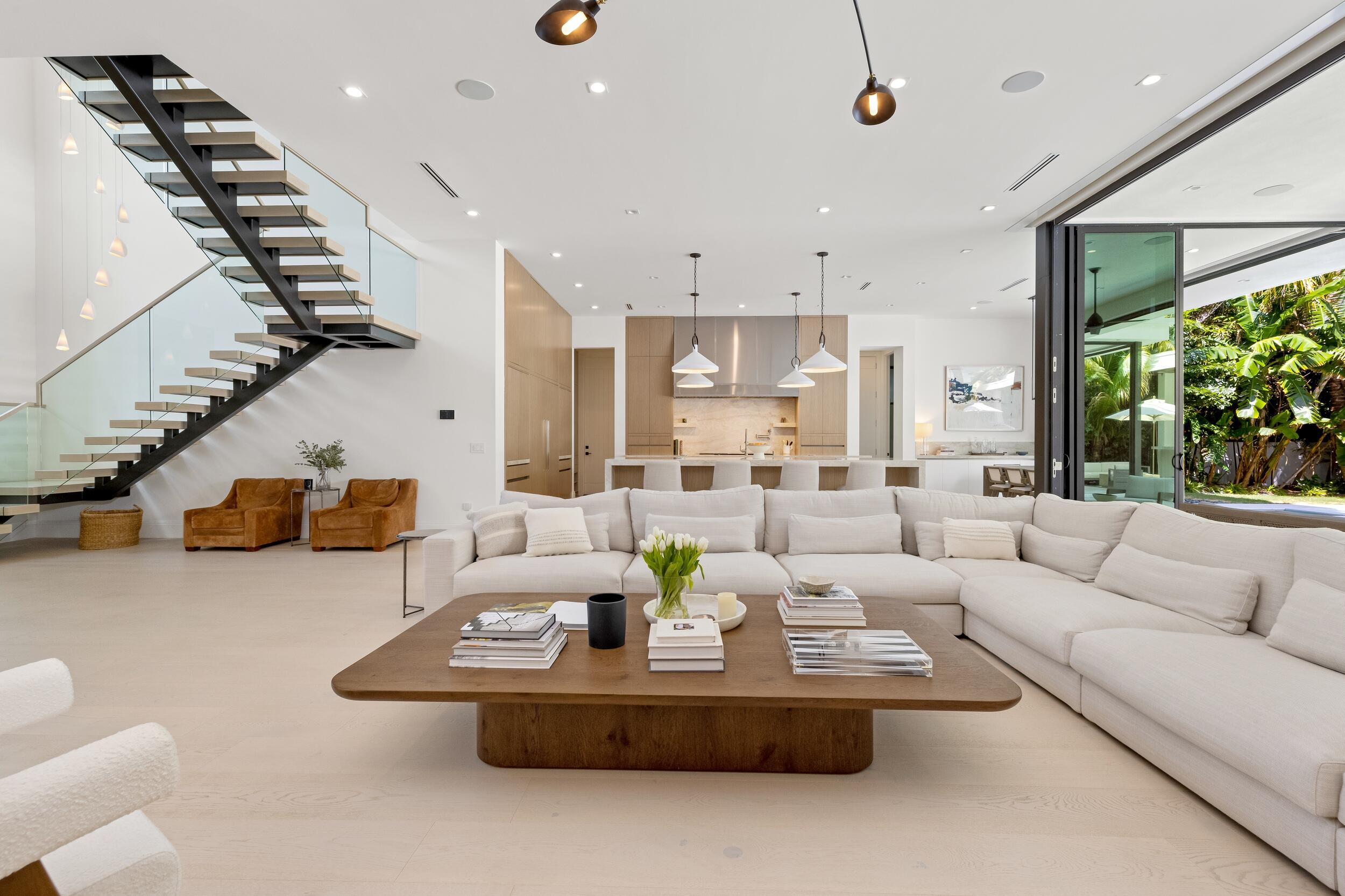 735 W Fern Drive