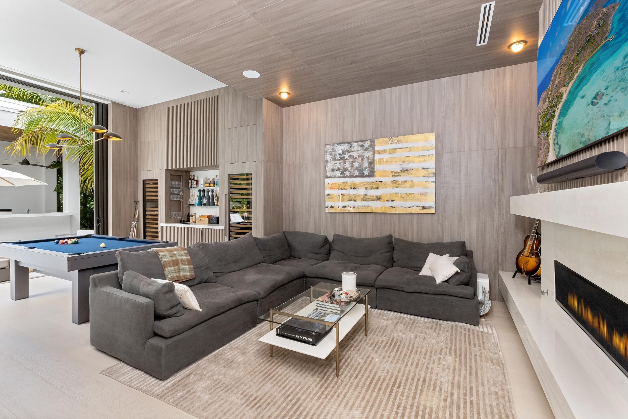 735 W Fern Drive