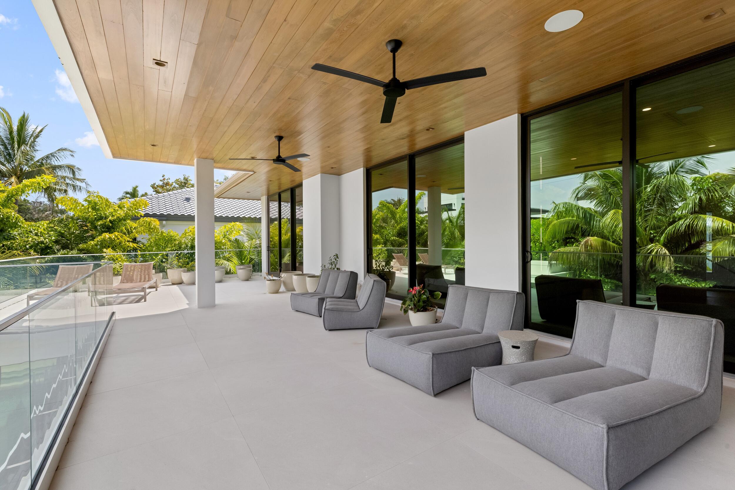 735 W Fern Drive