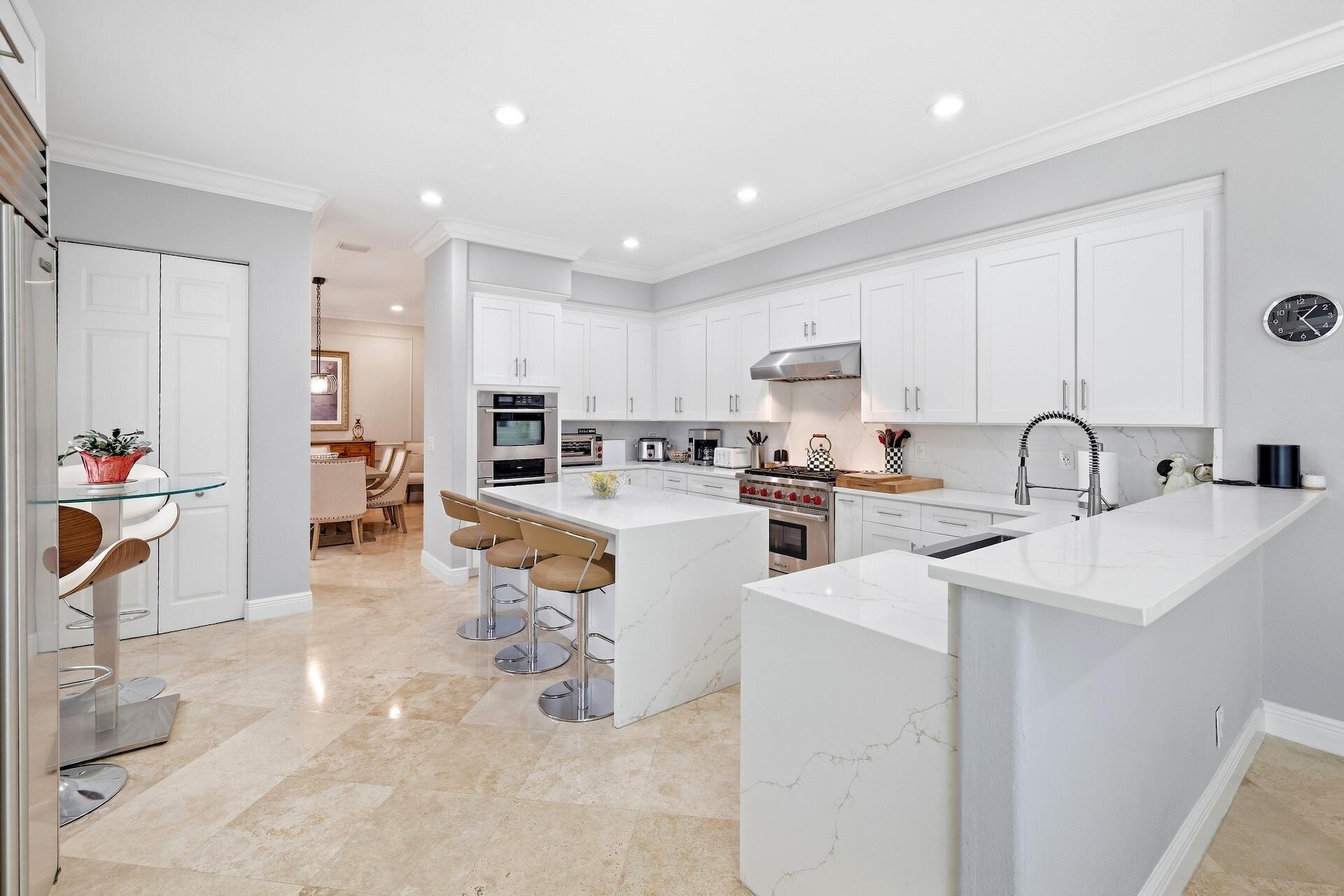 1261 BEACON Circle