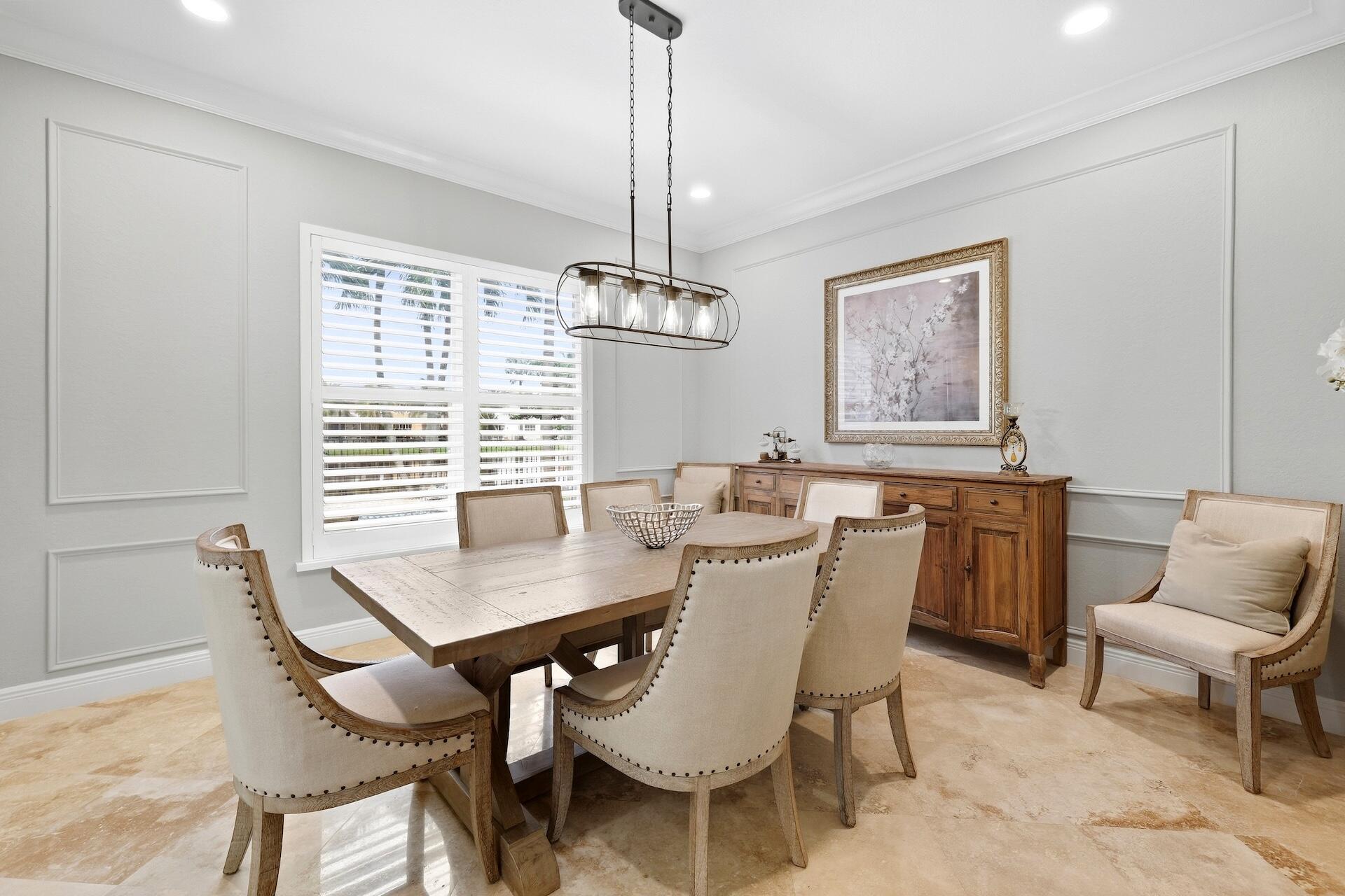 1261 BEACON Circle