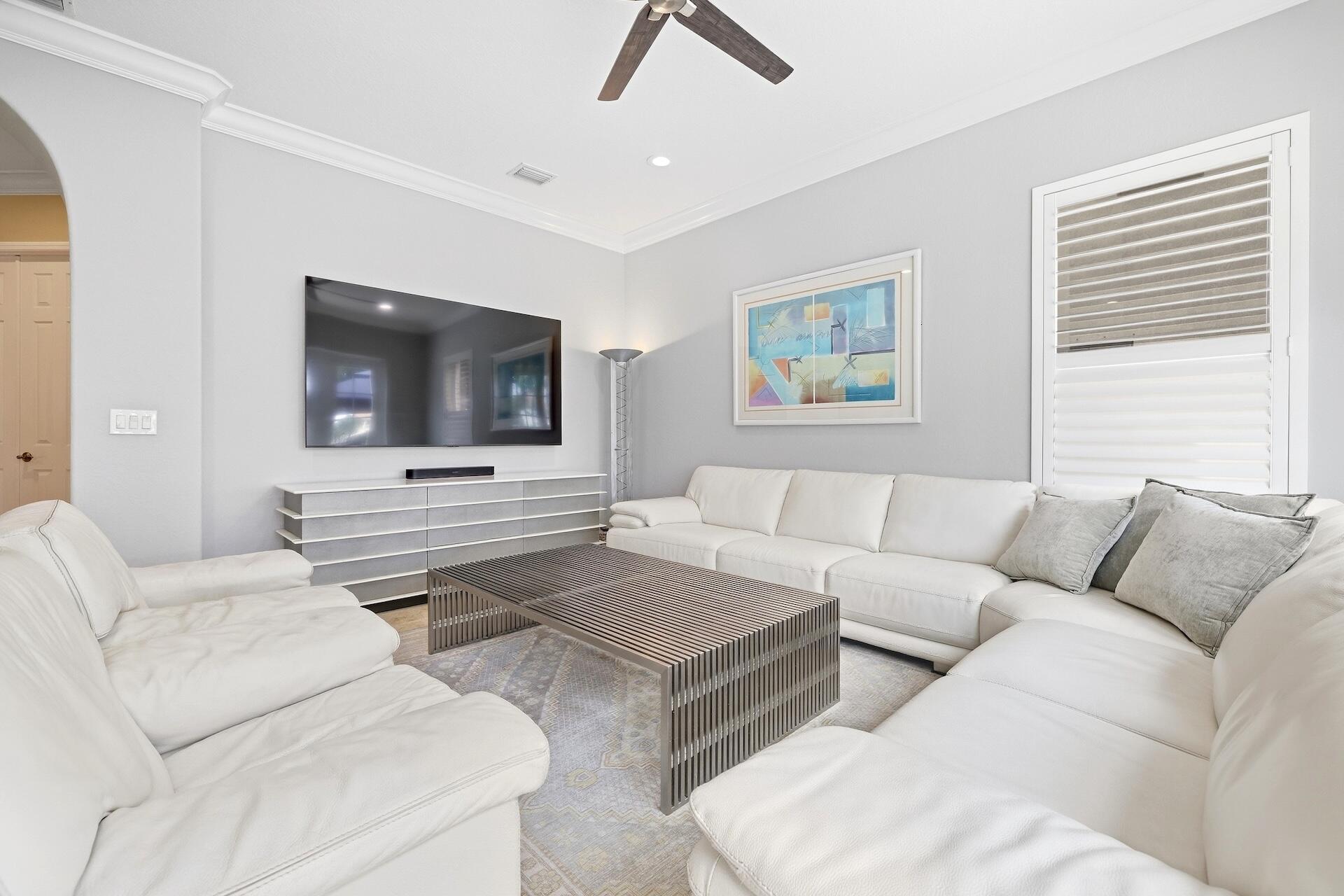 1261 BEACON Circle