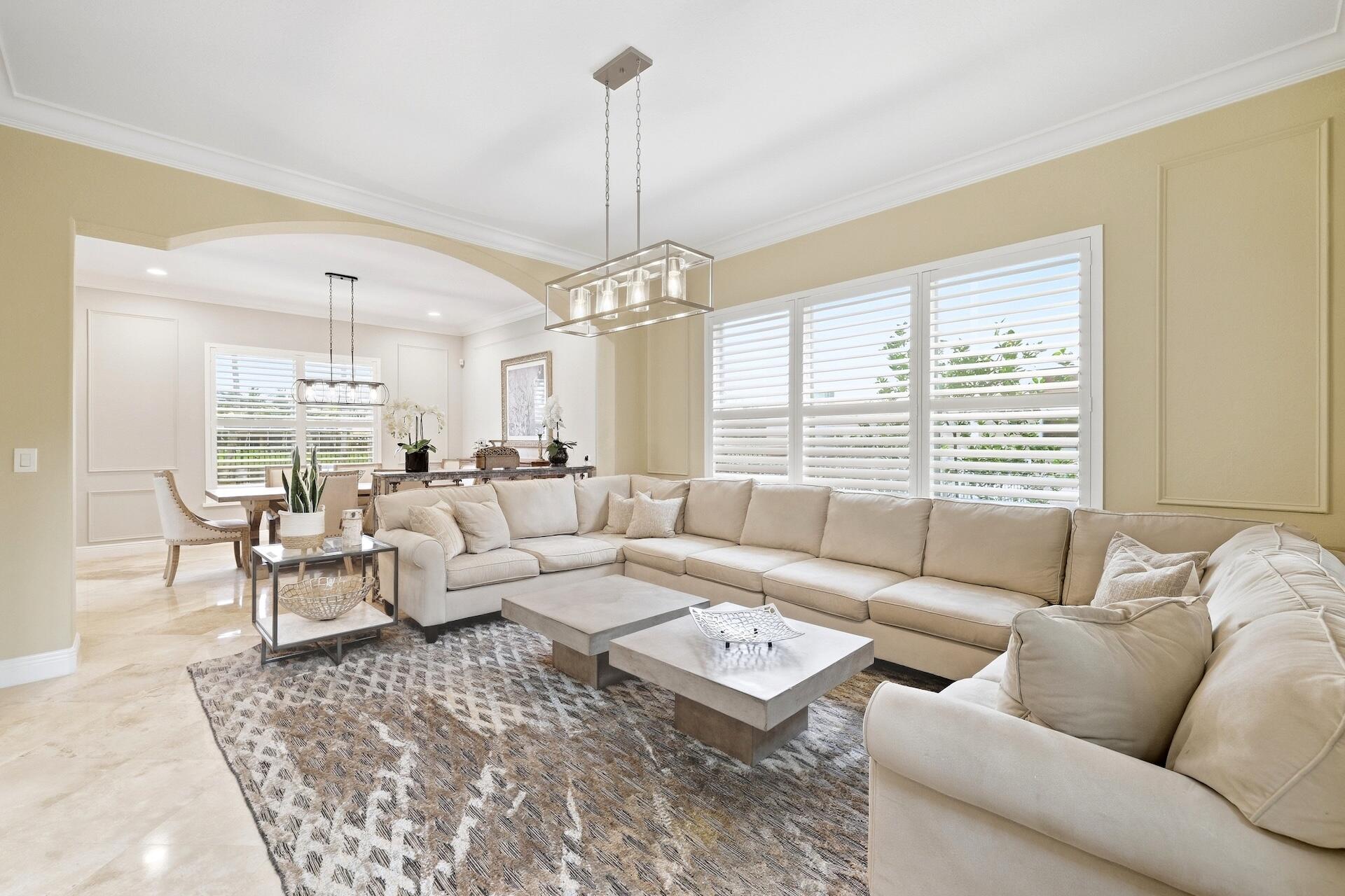 1261 BEACON Circle