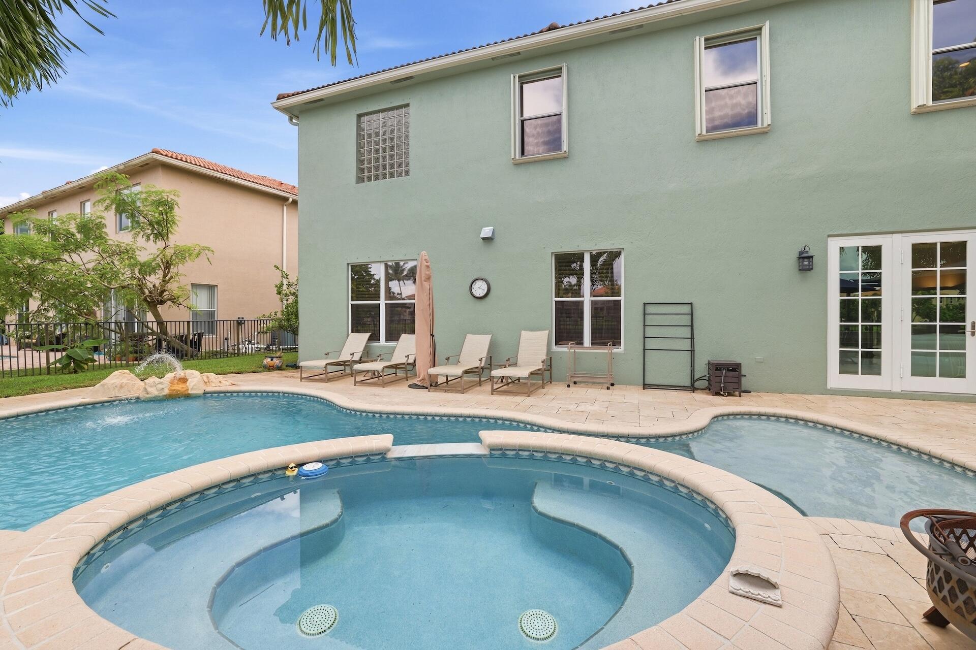 1261 BEACON Circle