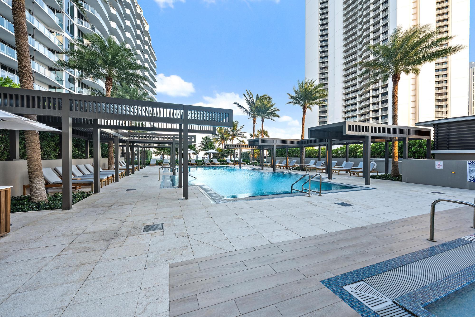 3100 N Ocean Drive N P1602