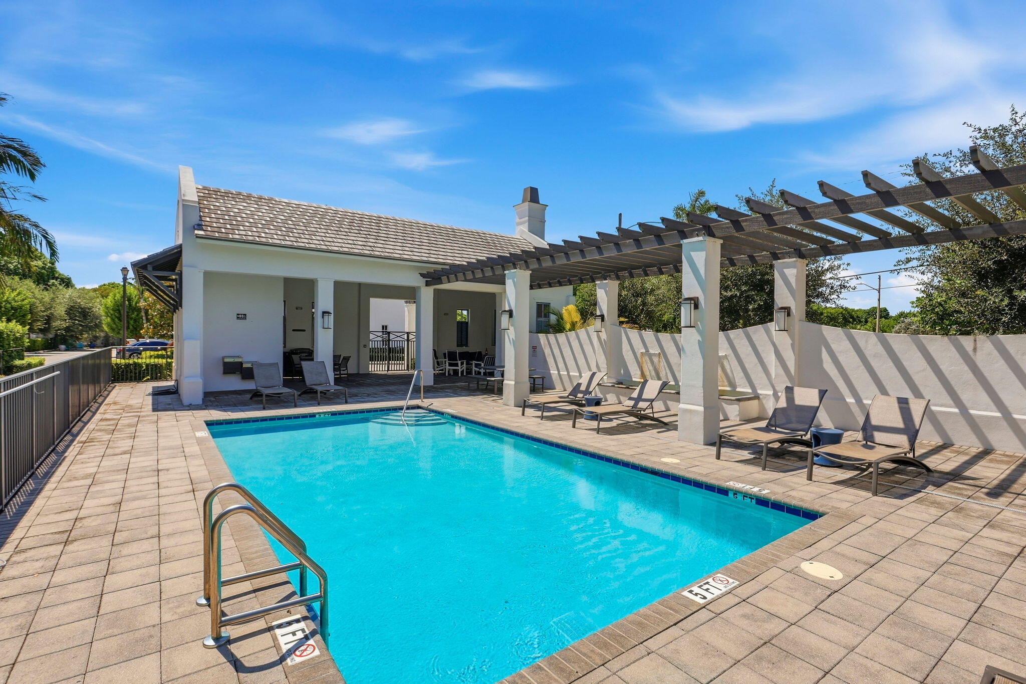 910 HAMILTON Lane