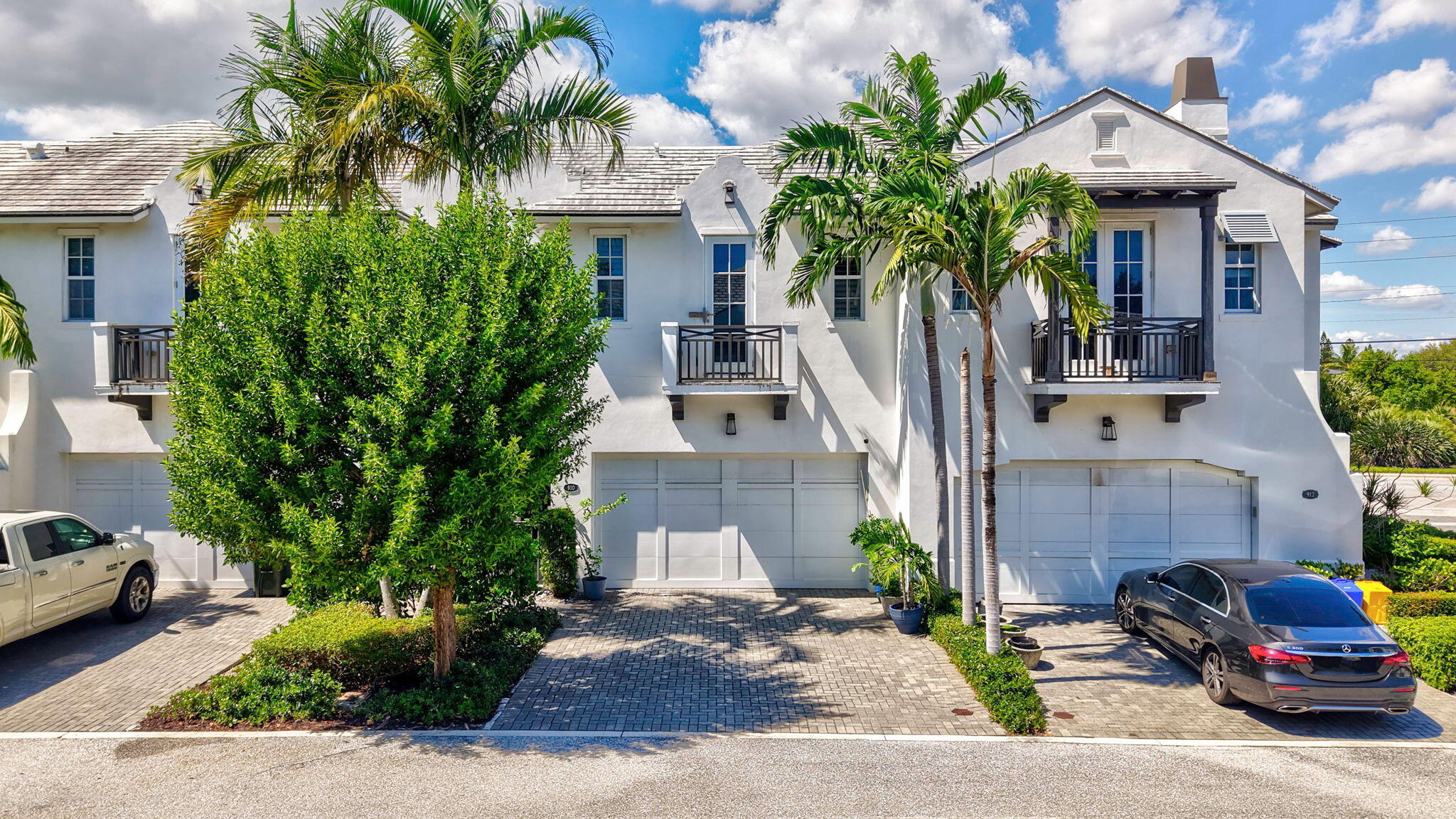 910 HAMILTON Lane