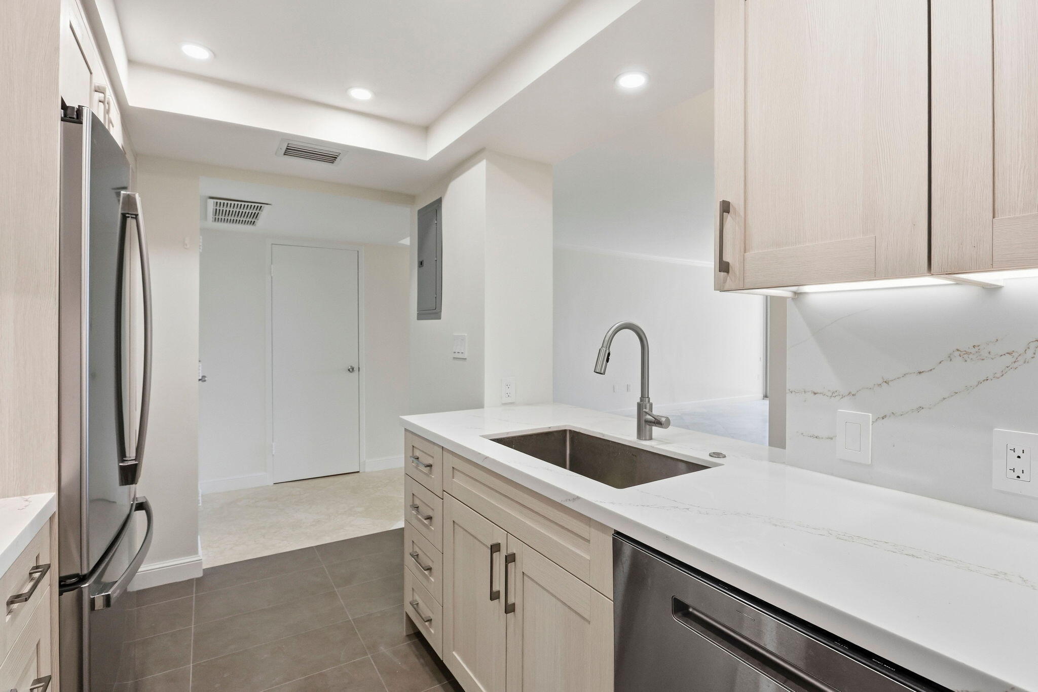 1225 S OCEAN Boulevard 101