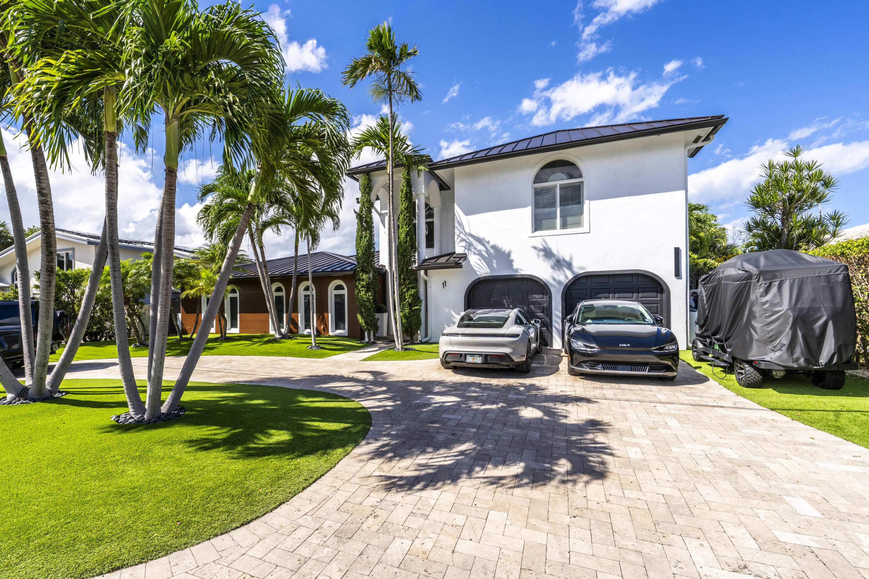 11 Castle Harbor Isle Drive