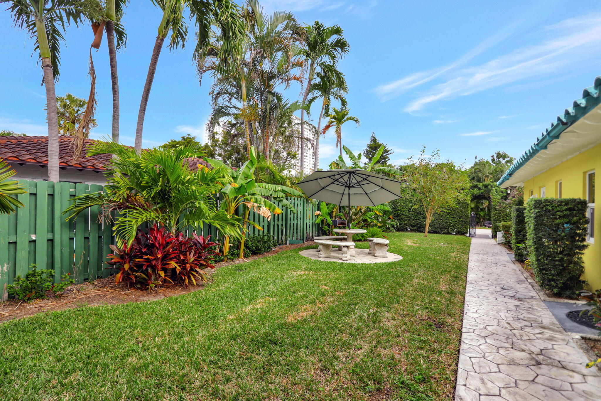 305 HIBISCUS Avenue