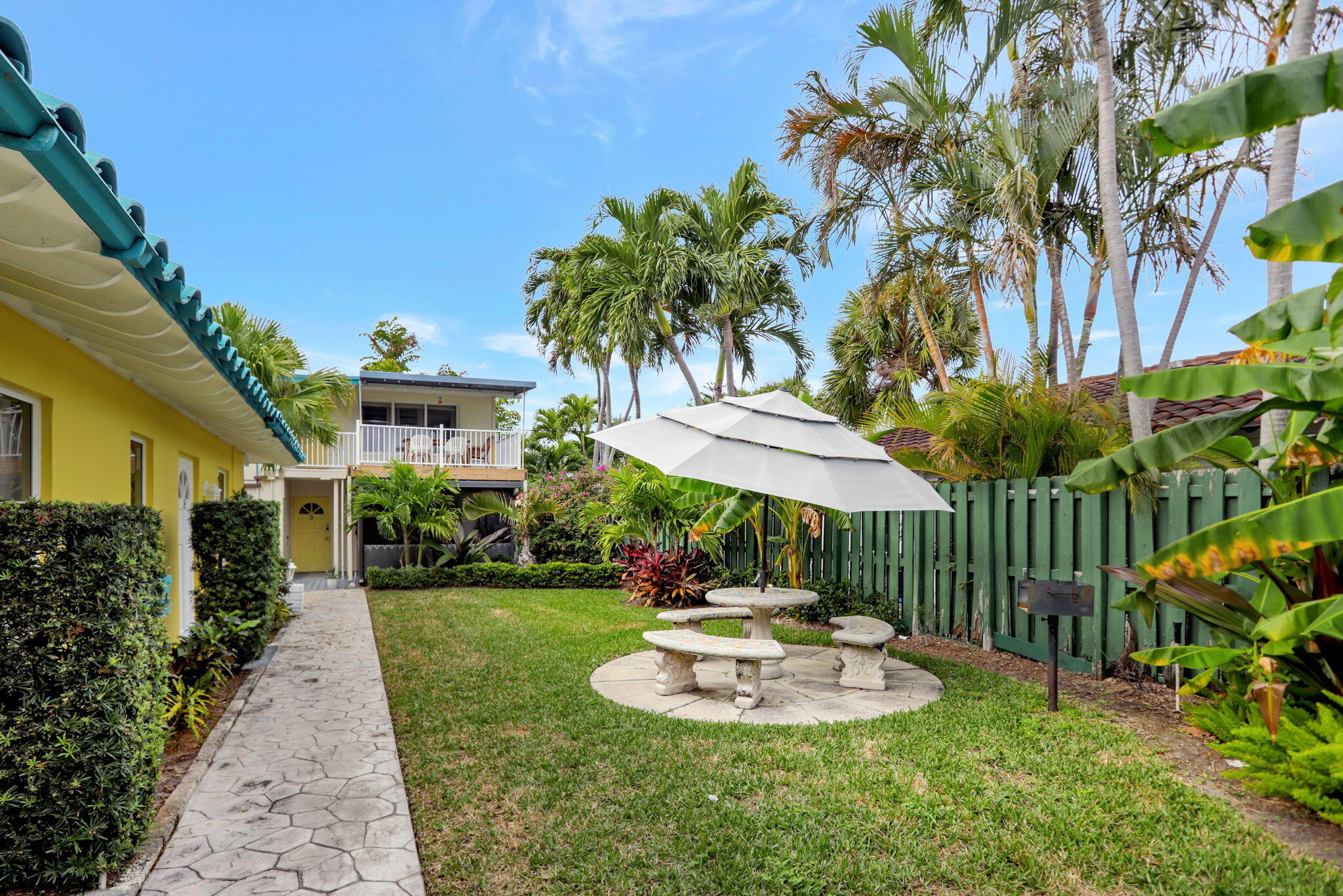 305 HIBISCUS Avenue