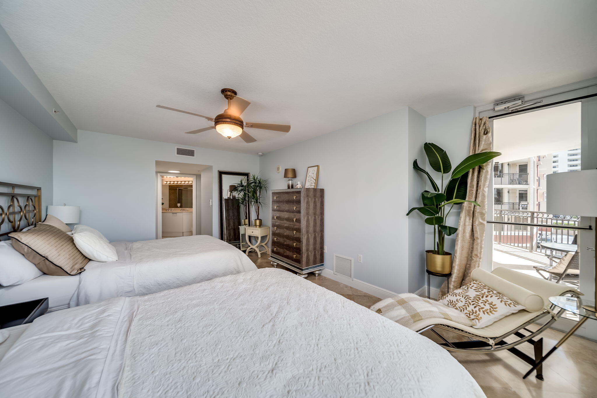 2011 N OCEAN Boulevard 302