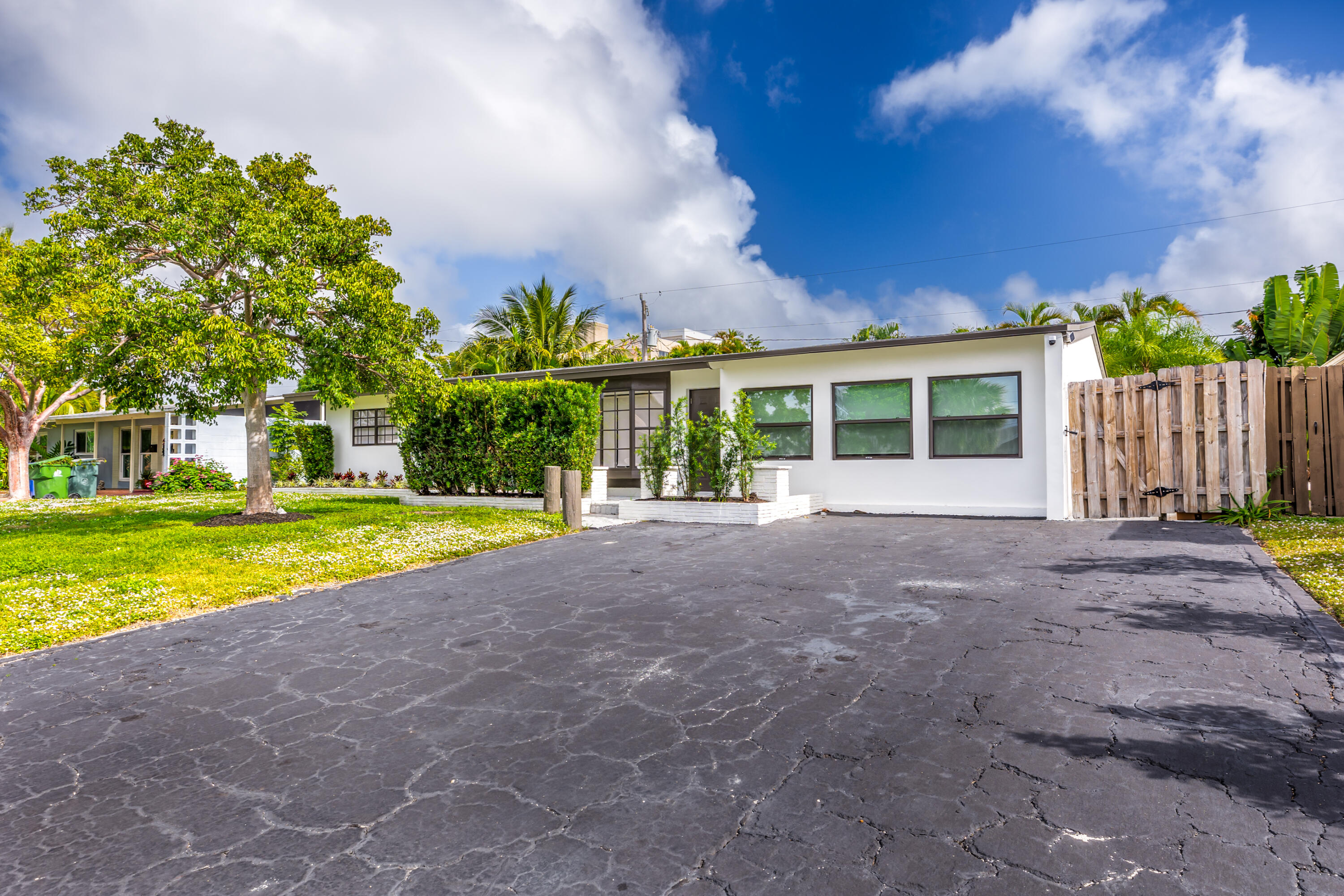 4720 NE 18th Terrace