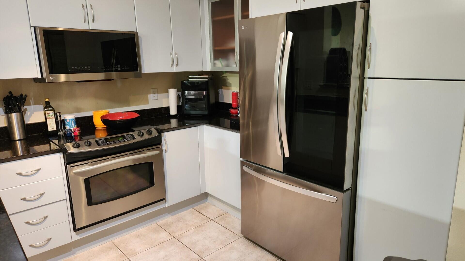 806 E WINDWARD Way 305