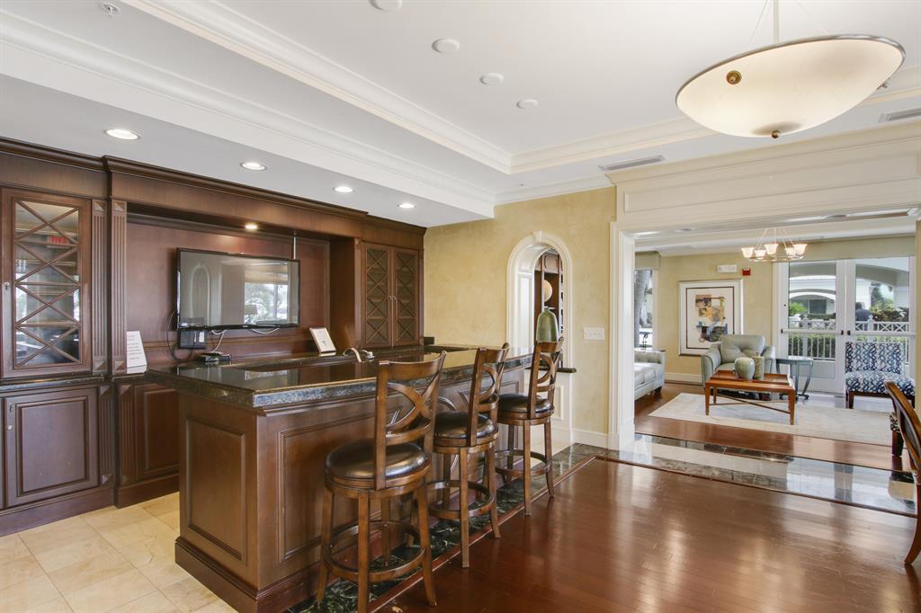 806 E WINDWARD Way 305