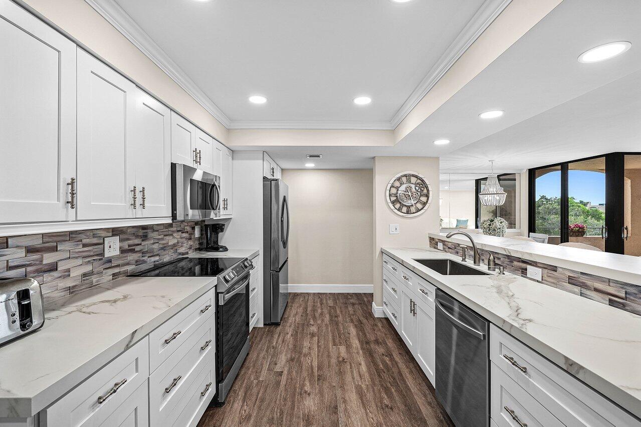 2255 LINDELL Boulevard 4505
